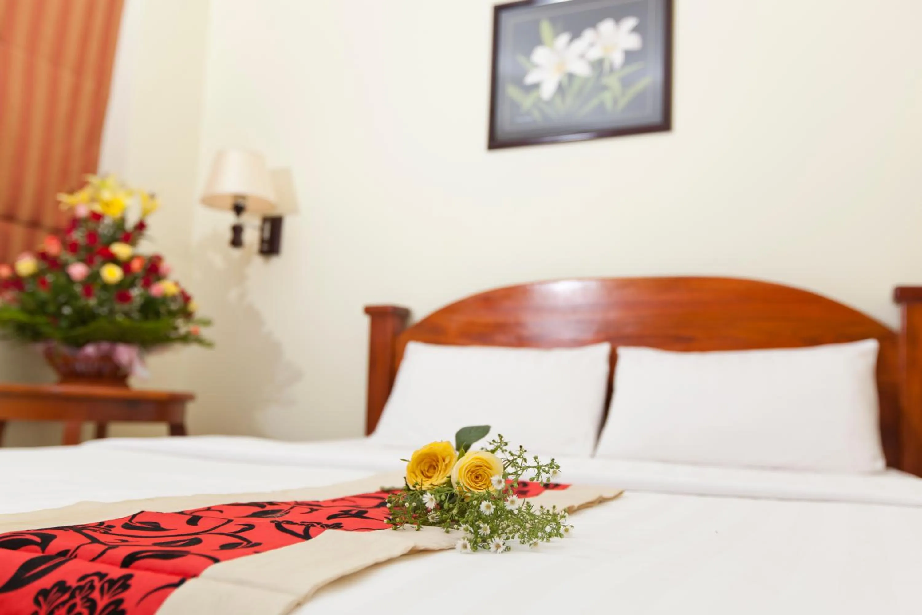 Bed in Golden House International Hotel