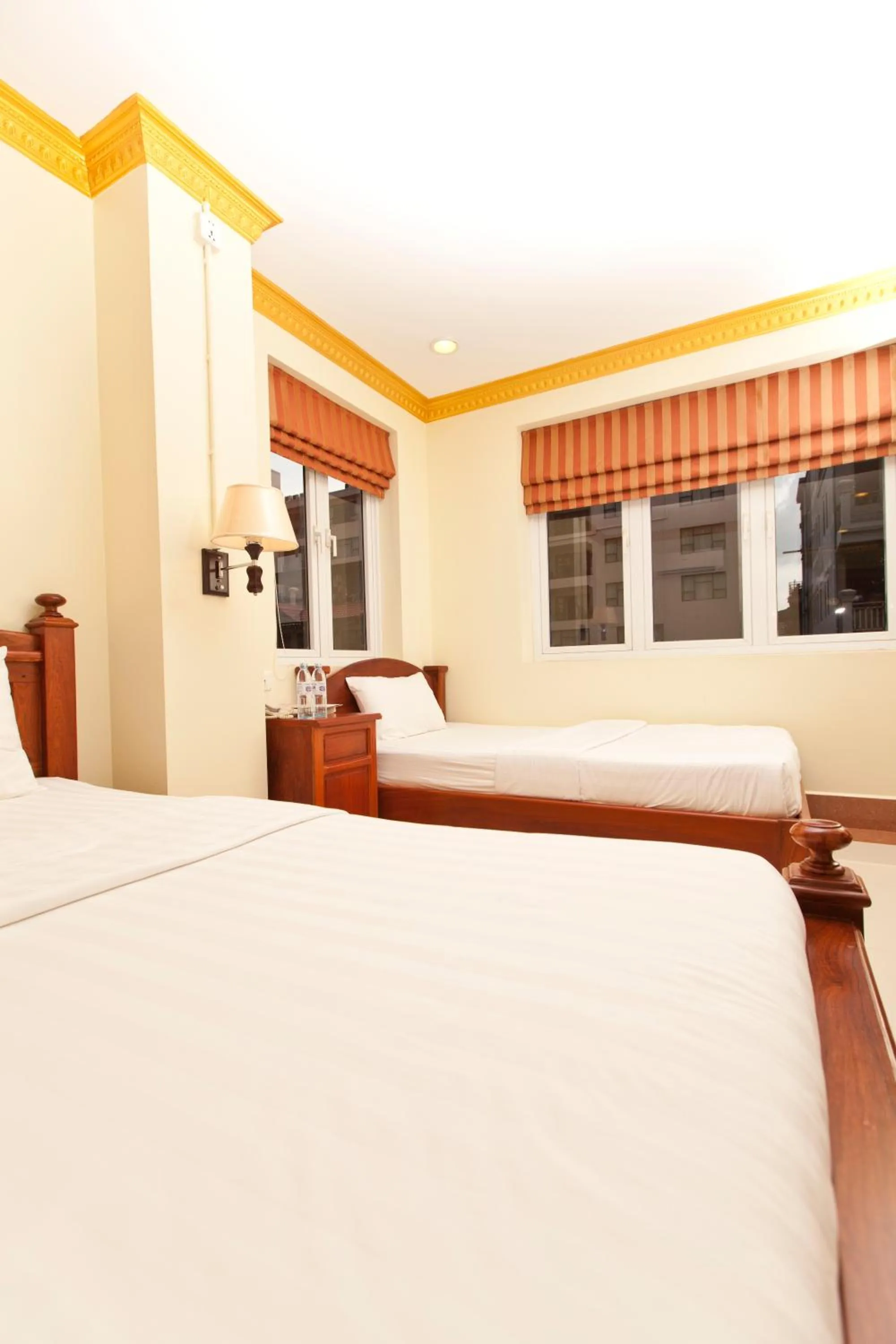 Bedroom, Bed in Golden House International Hotel