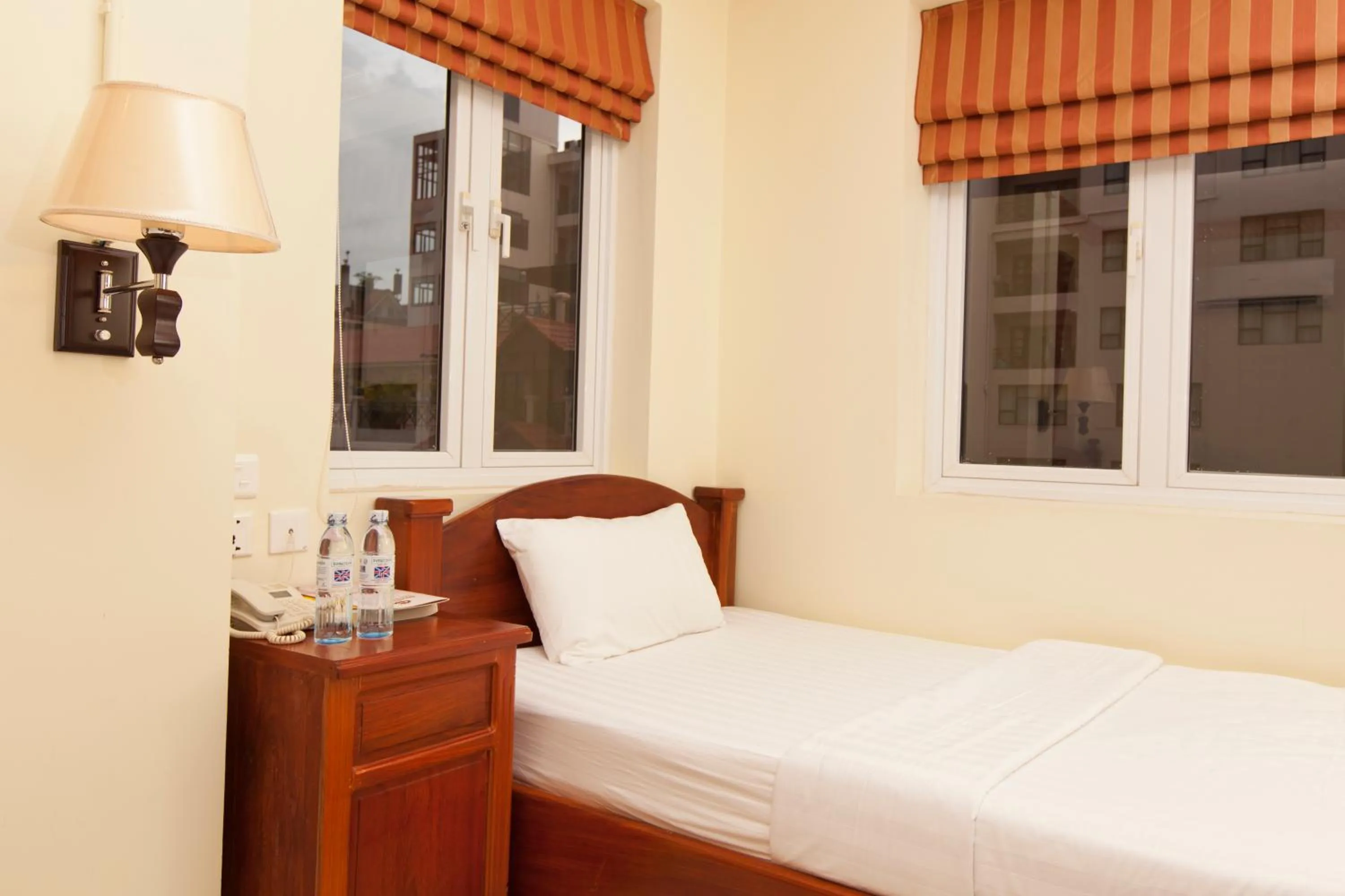 Bed in Golden House International Hotel