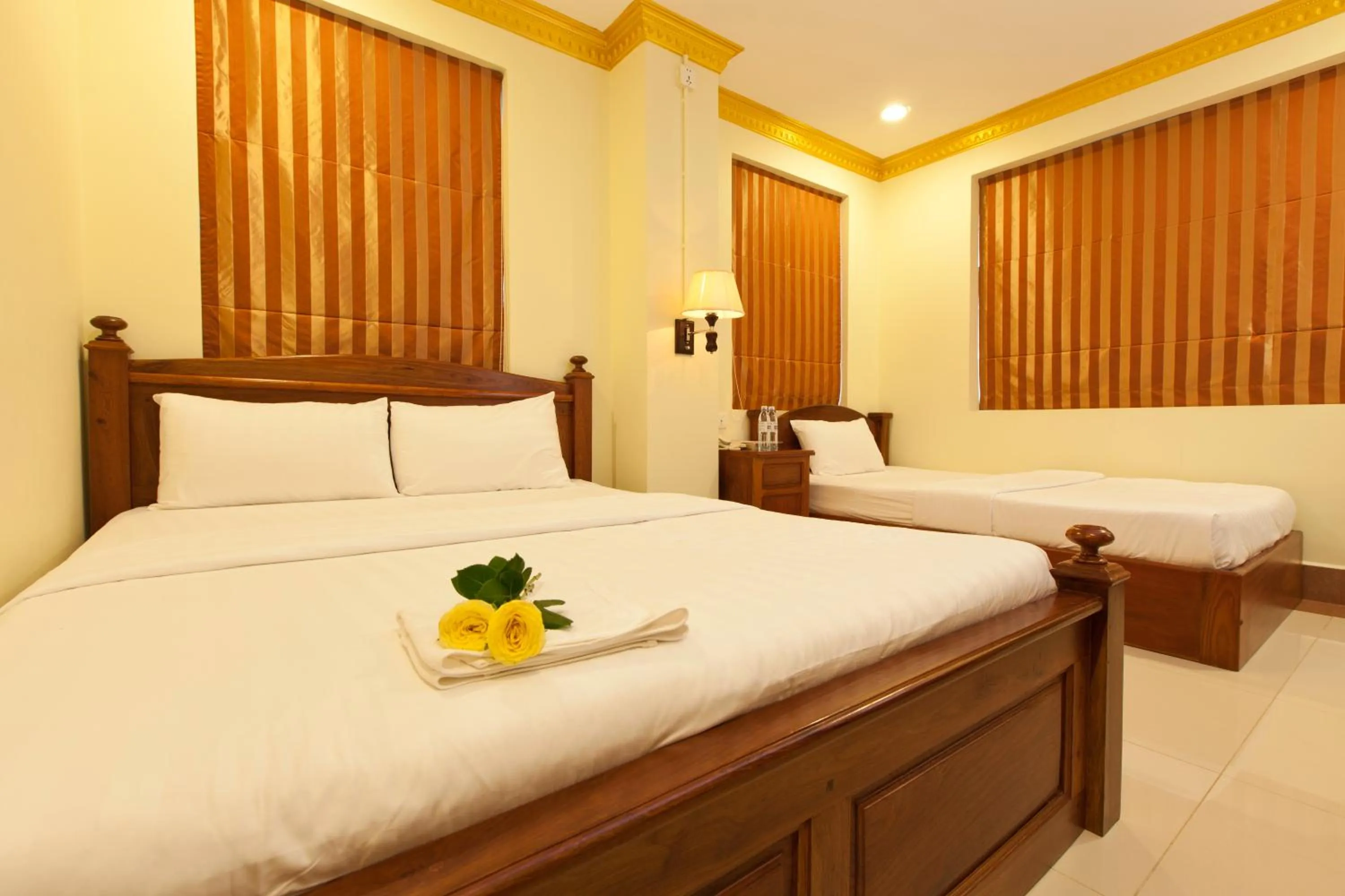 Bed in Golden House International Hotel