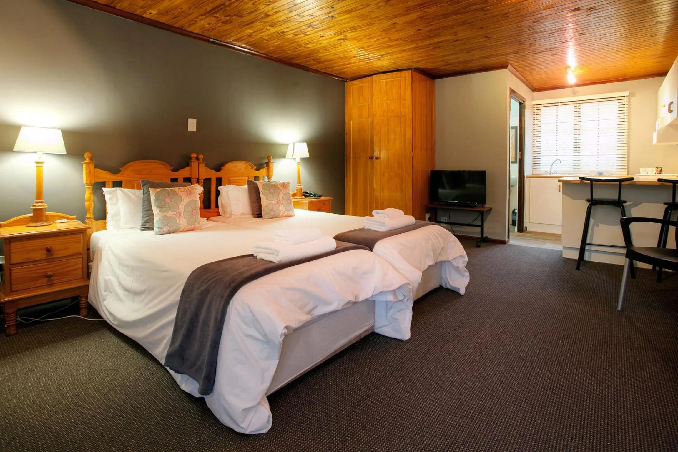 Coffee/tea facilities, Bed in Tsitsikamma Village Inn