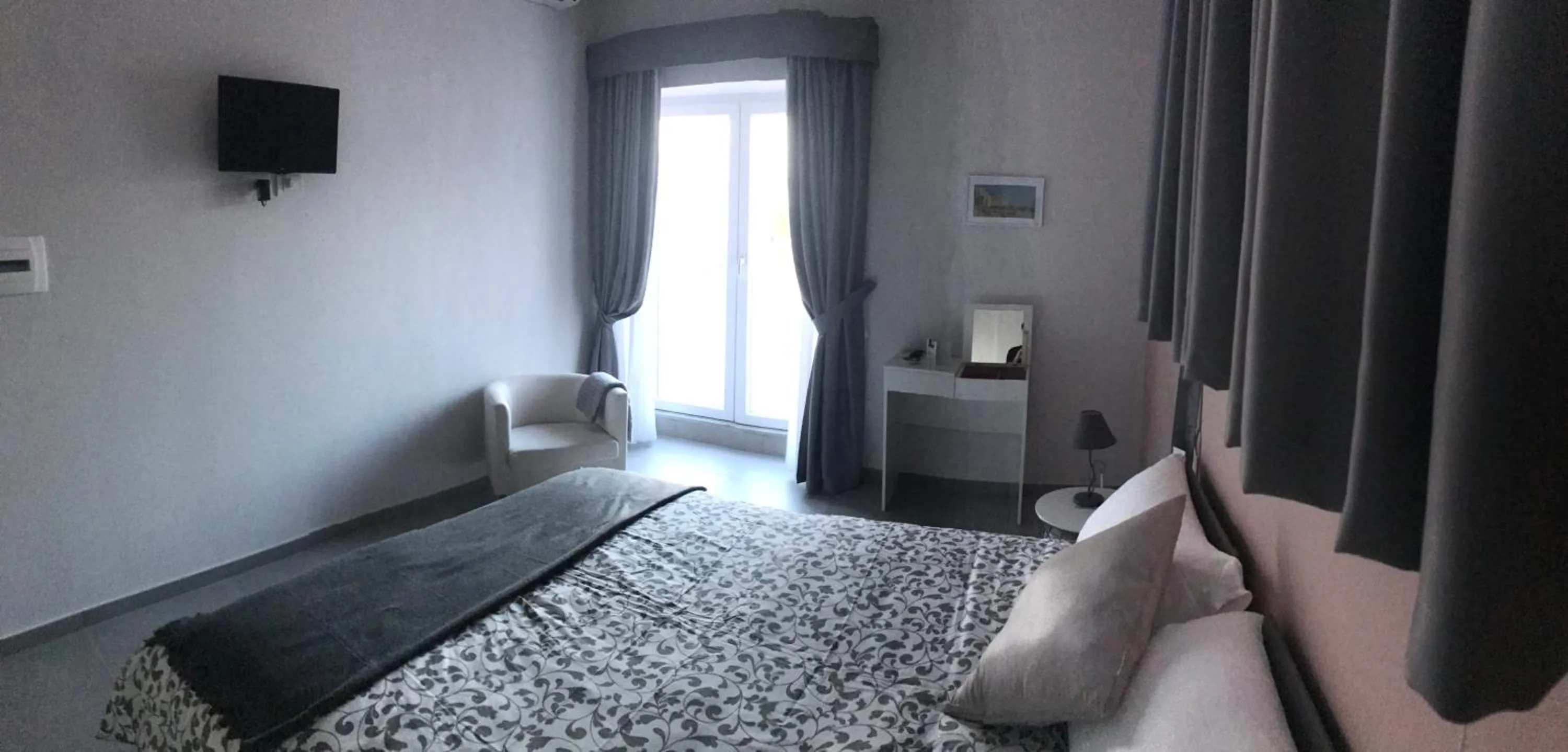 Bed in "Panoramic Terrazza - Napoli"