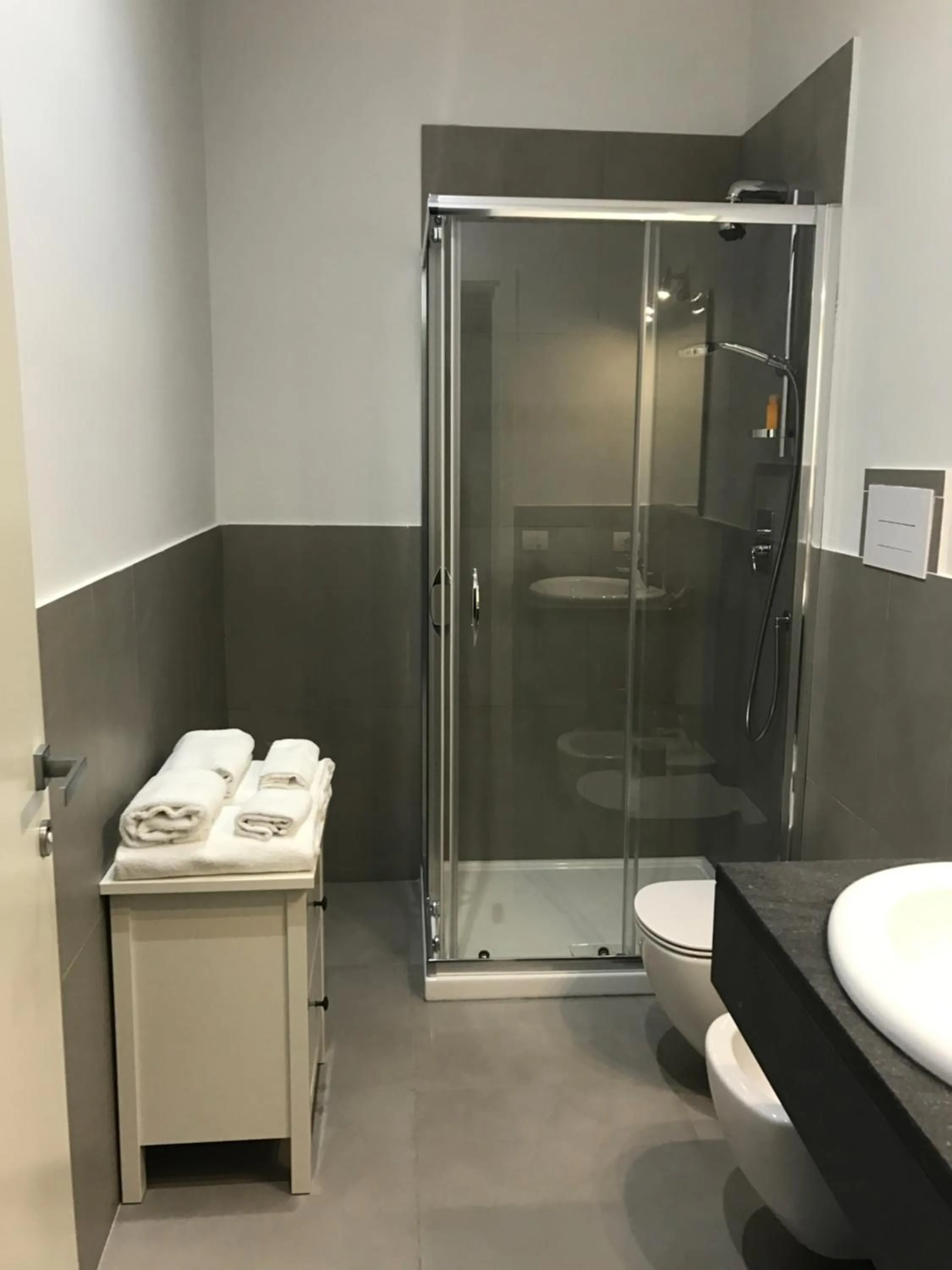 Shower in "Panoramic Terrazza - Napoli"