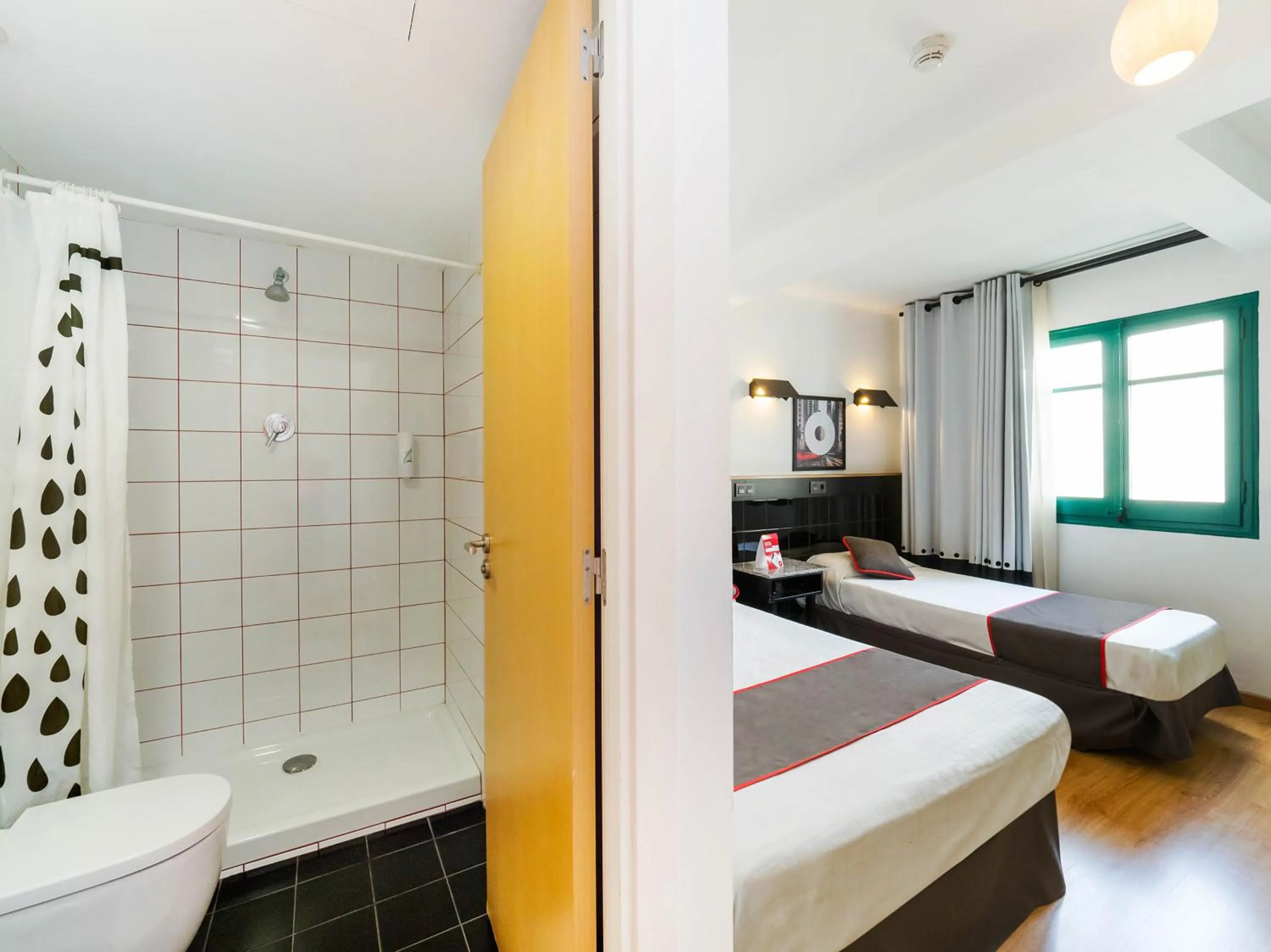 Photo of the whole room, Bed in Hostal Athenas