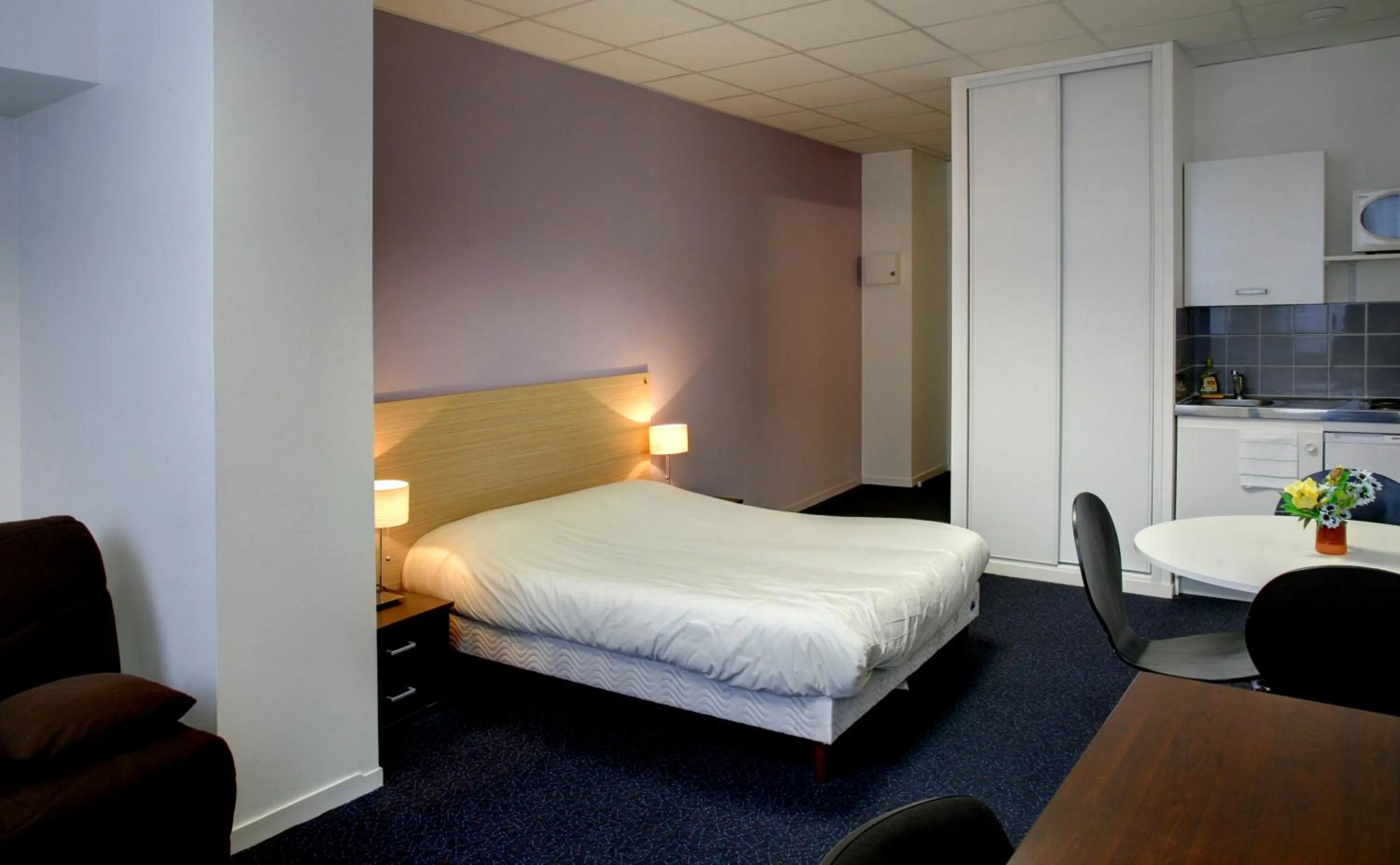Photo of the whole room, Bed in KOSY Appart'Hôtels - Le Cours Moreau