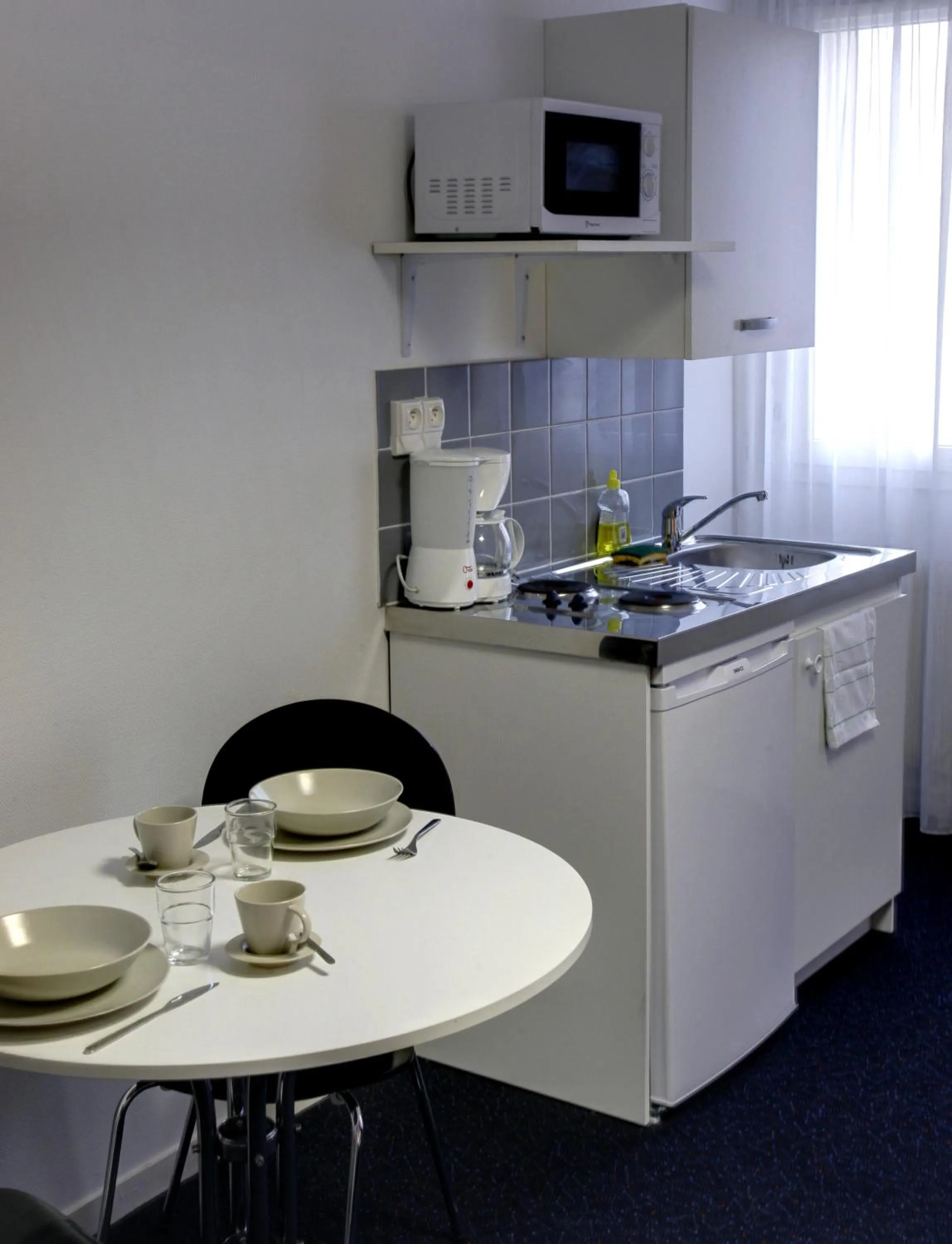 Kitchen or kitchenette in KOSY Appart'Hôtels - Le Cours Moreau