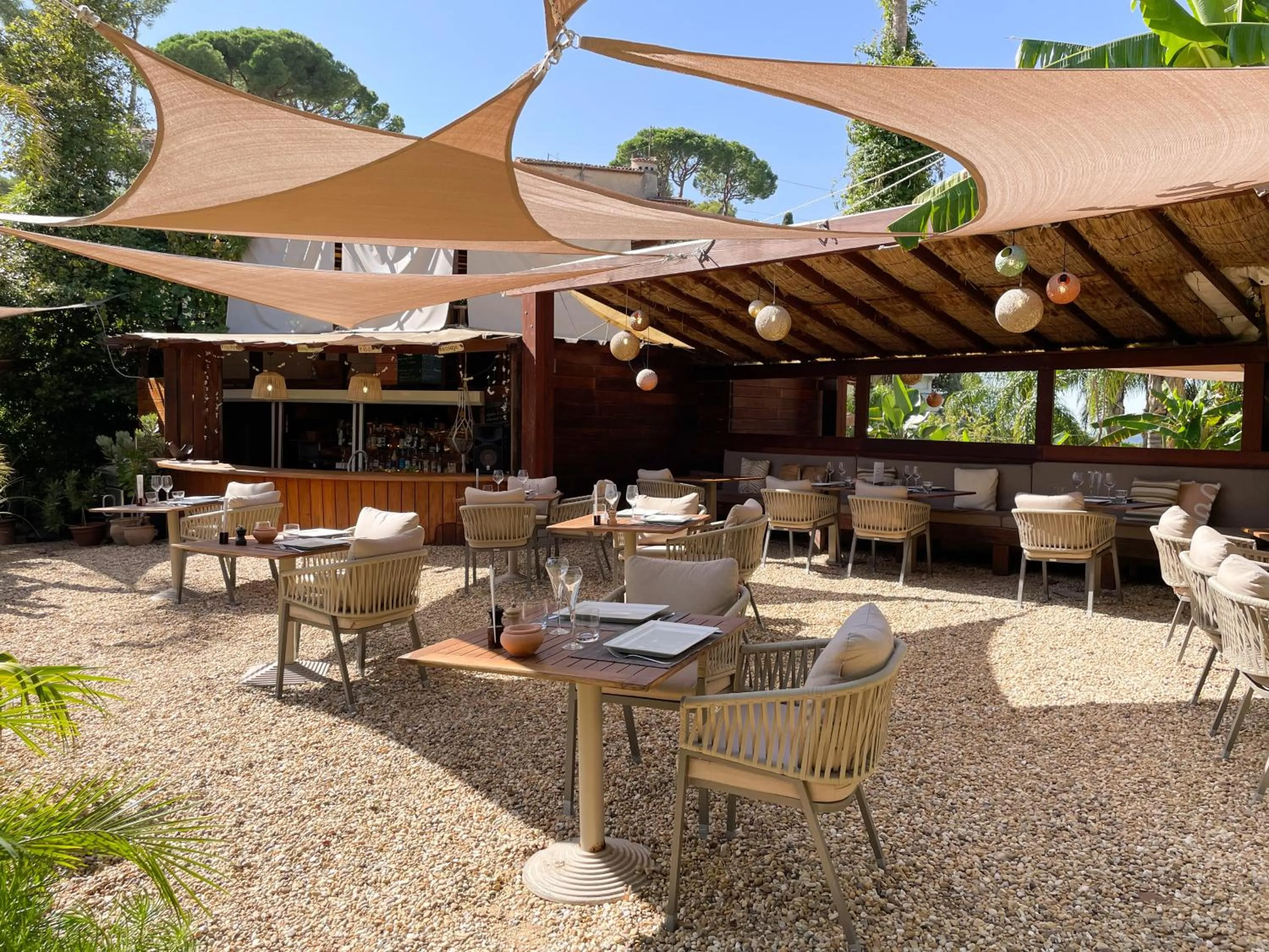 Restaurant/places to eat in Cannes Villa St Barth