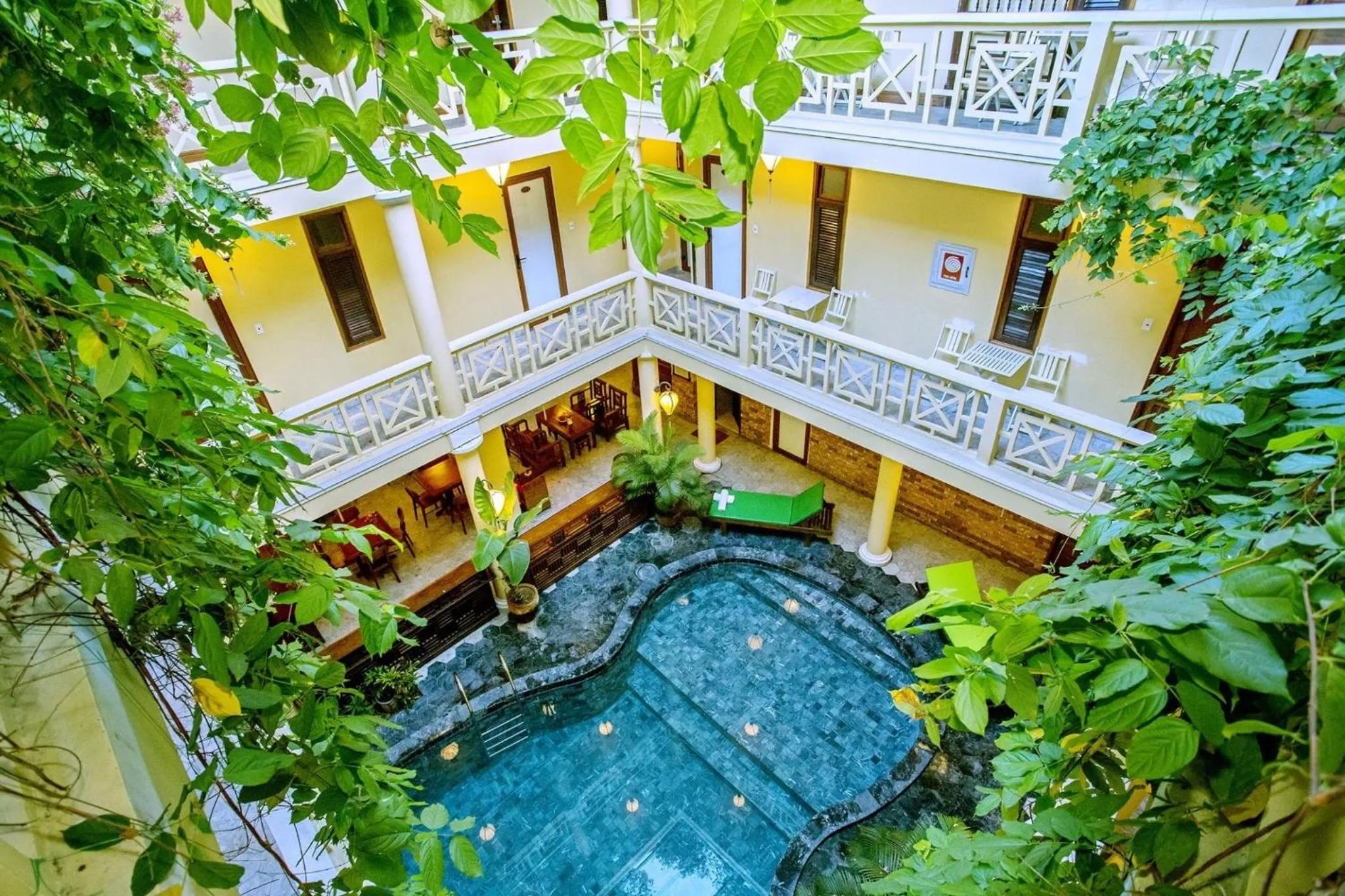 Pool view in Thanh Van 1 Hotel