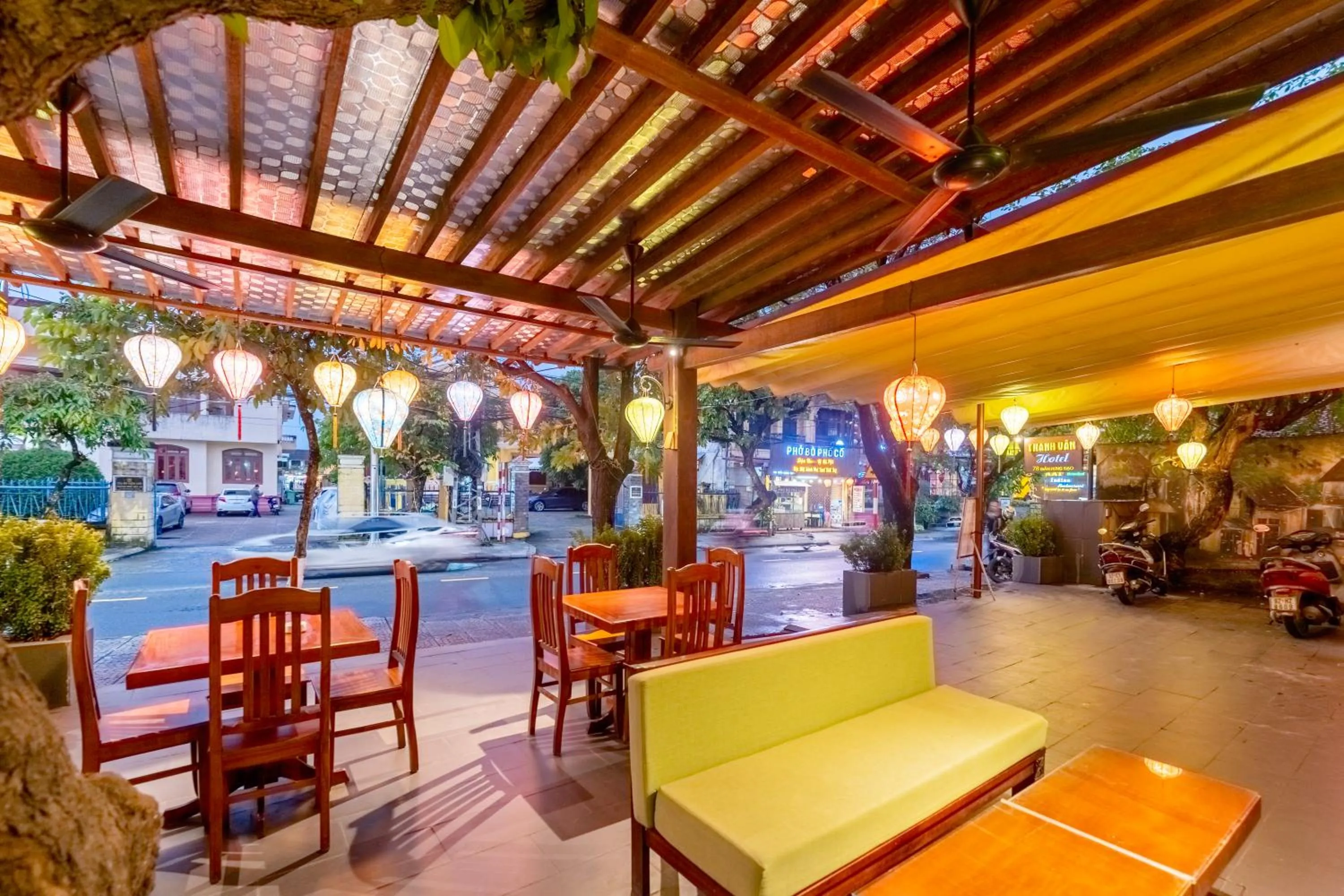 Patio in Thanh Van 1 Hotel