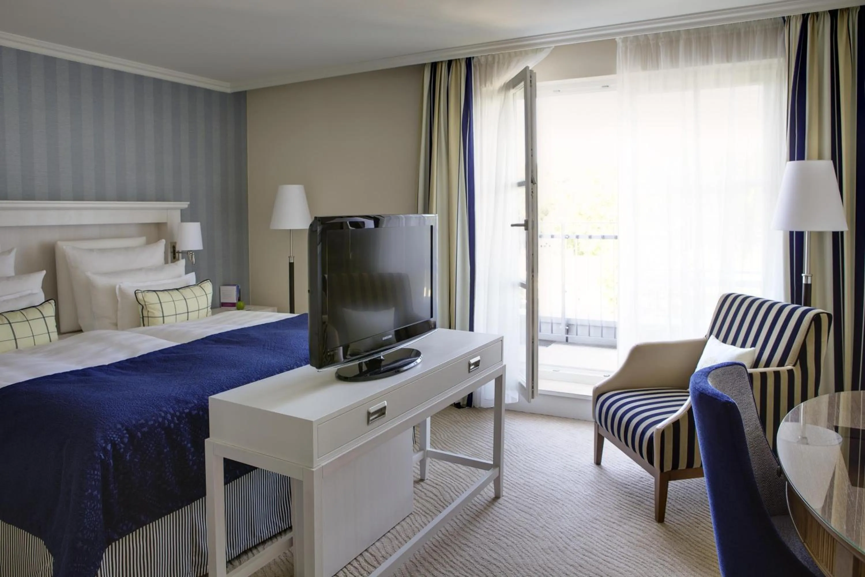 Photo of the whole room, Bed in Steigenberger Grandhotel & Spa Heringsdorf