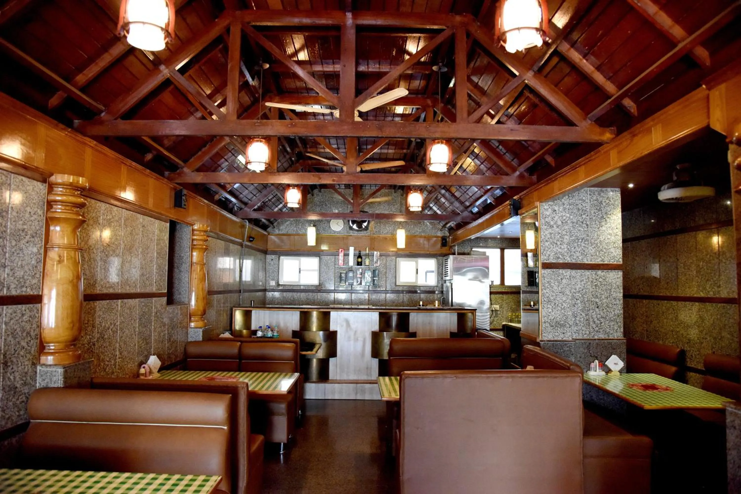 Restaurant/places to eat in Hotel Sharada International