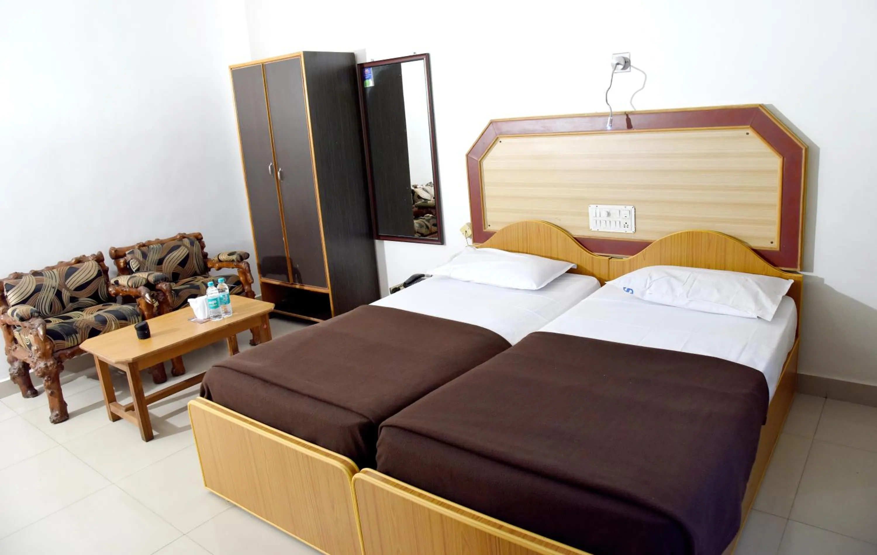 Bedroom, Bed in Hotel Sharada International