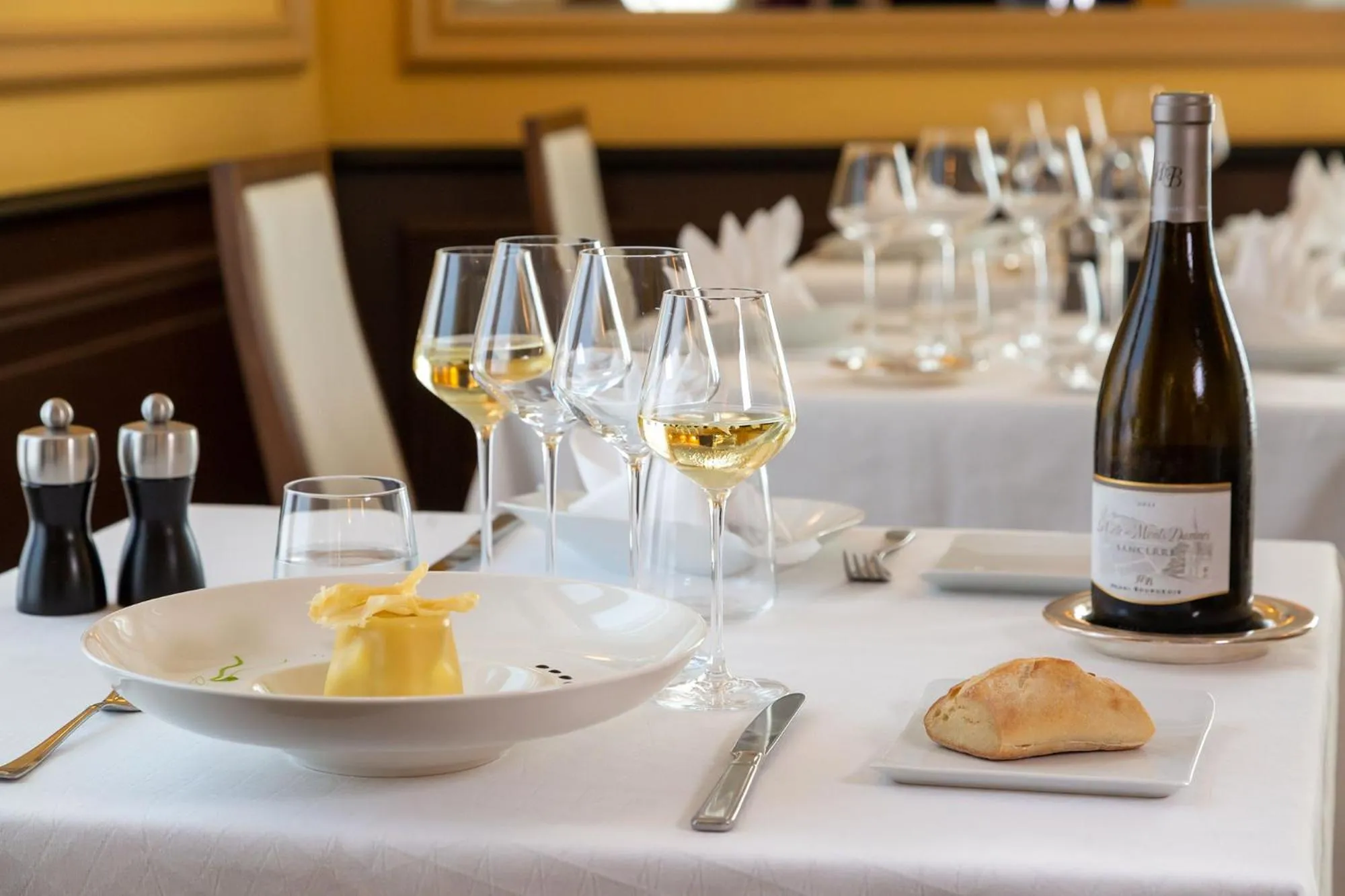 Restaurant/places to eat in Hôtel Restaurant Famille Bourgeois "La Cote des Monts Damnés"