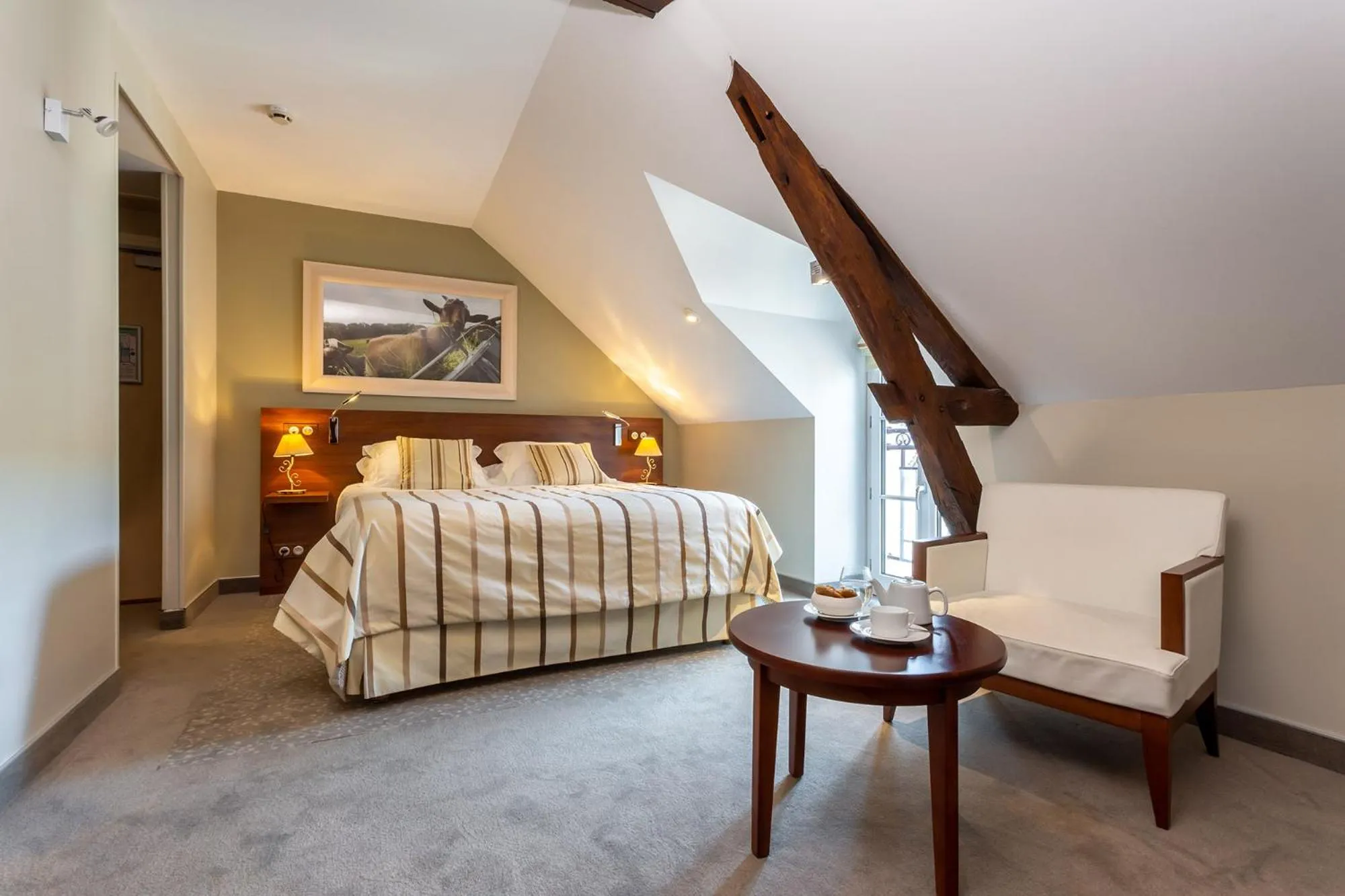 Photo of the whole room, Bed in Hôtel Restaurant Famille Bourgeois "La Cote des Monts Damnés"