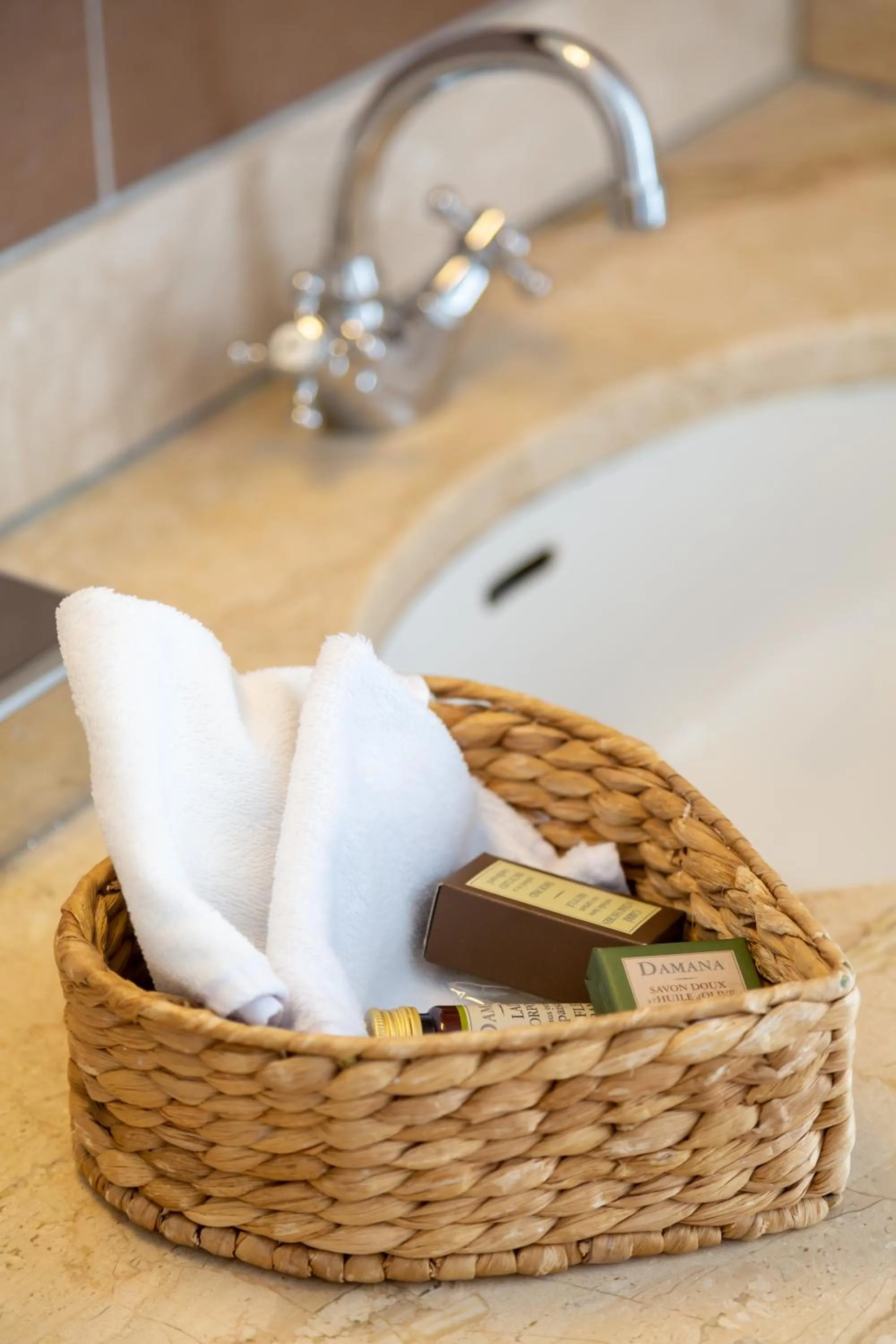 Bathroom in Hôtel Restaurant Famille Bourgeois "La Cote des Monts Damnés"