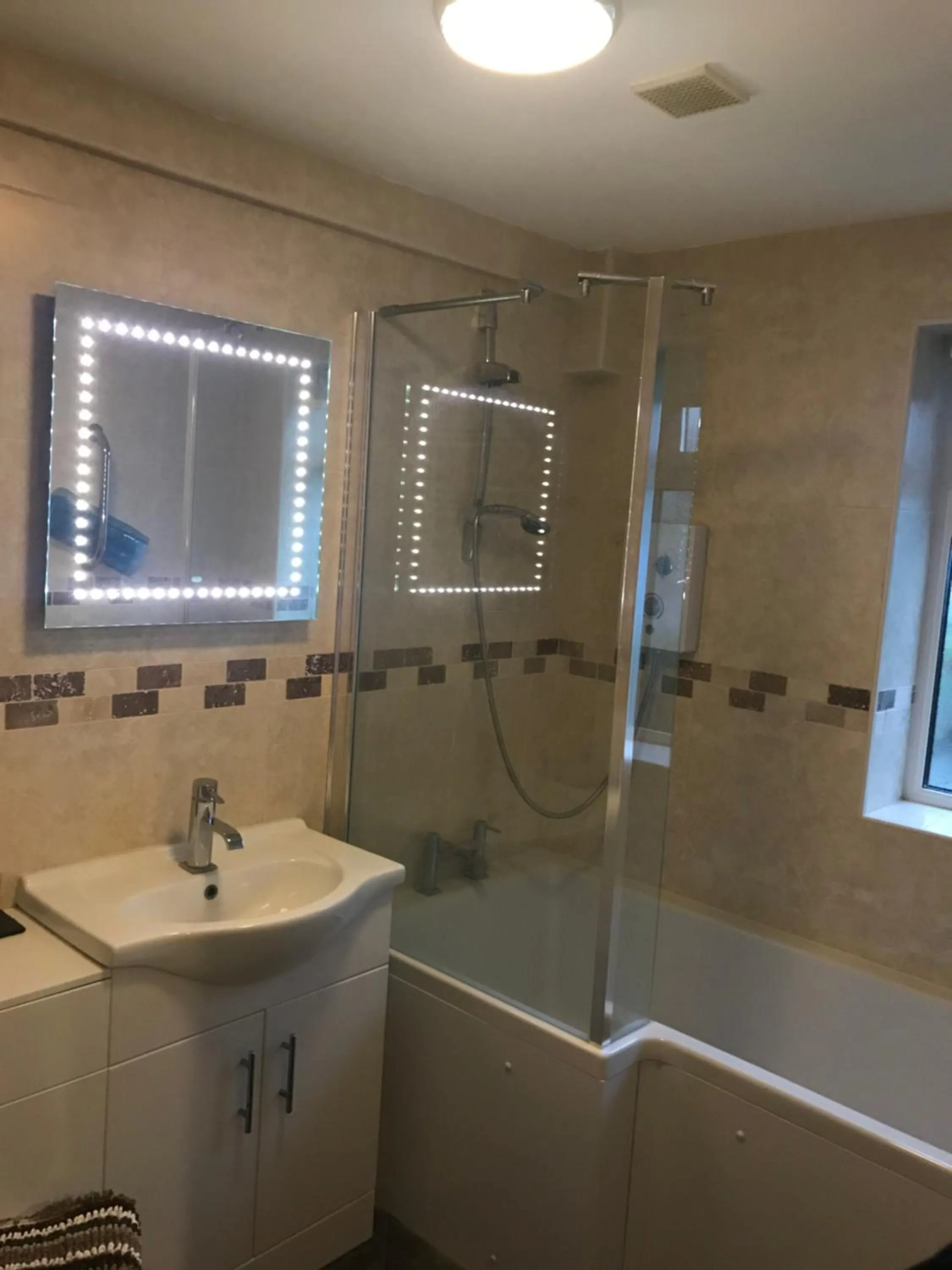 Bathroom in Rokeby Inn