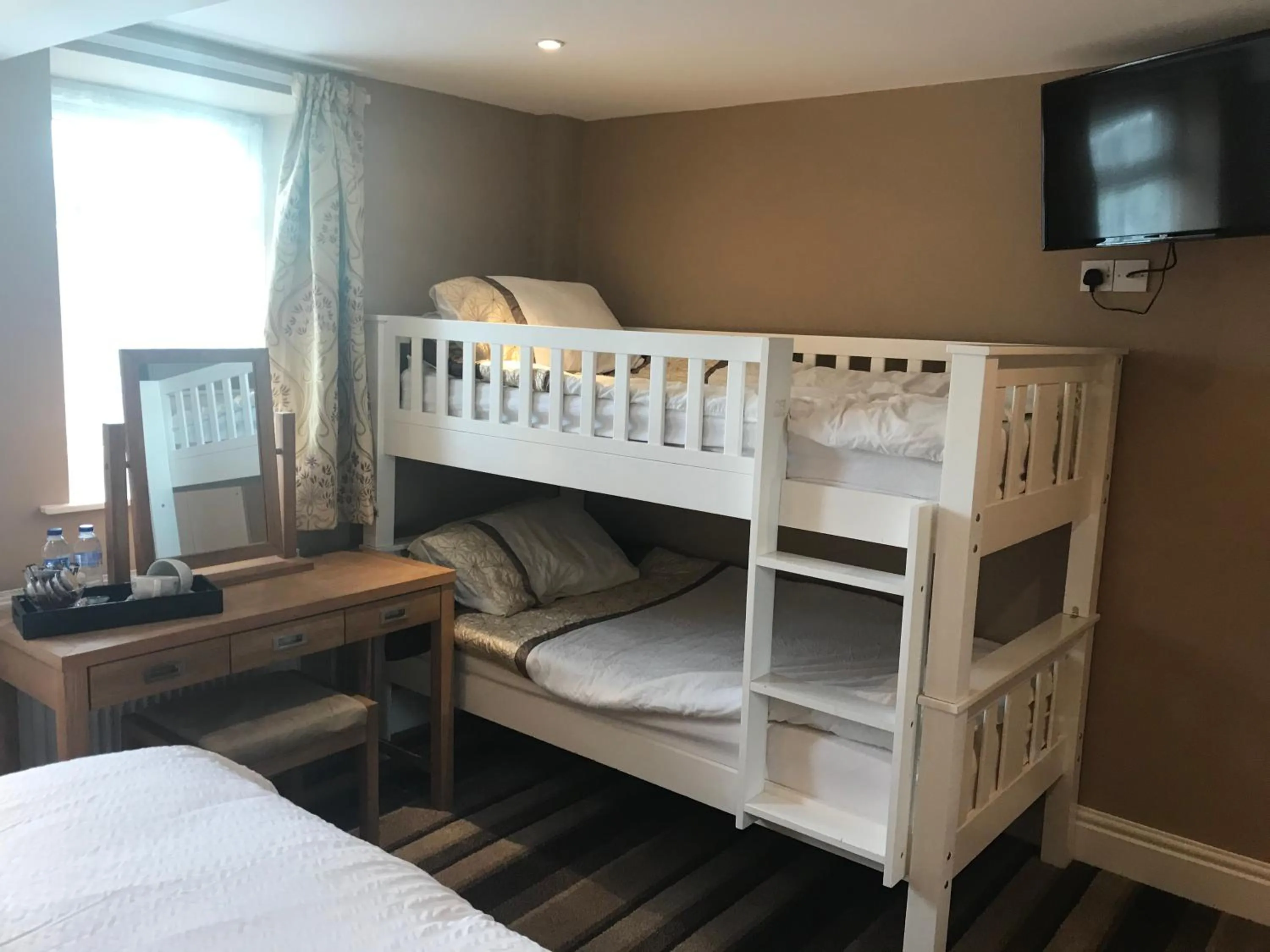 bunk bed, Bed in Rokeby Inn