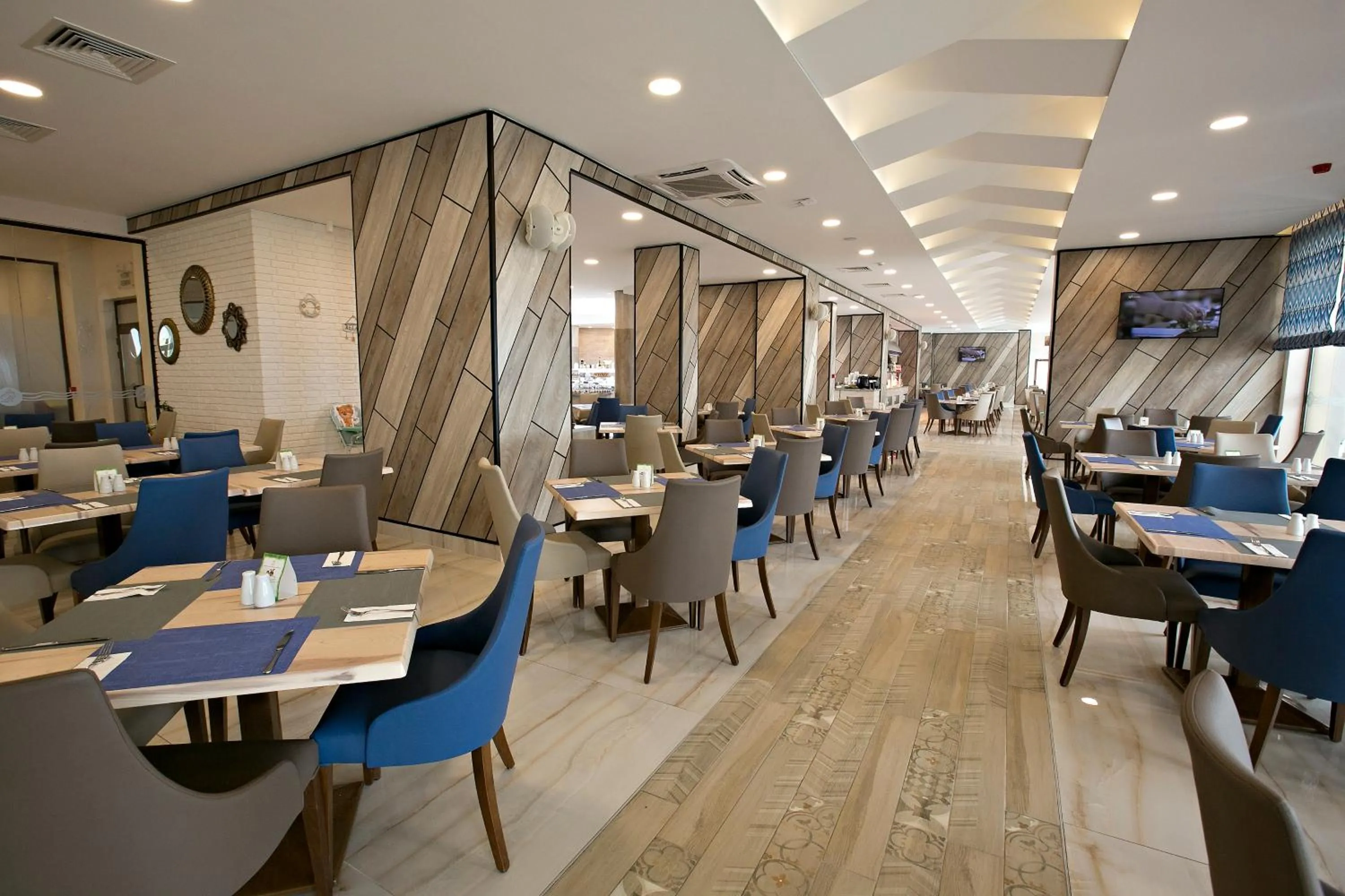 Restaurant/places to eat in Royal Grand Hotel and Spa - All Inclusive and Free beach accsess