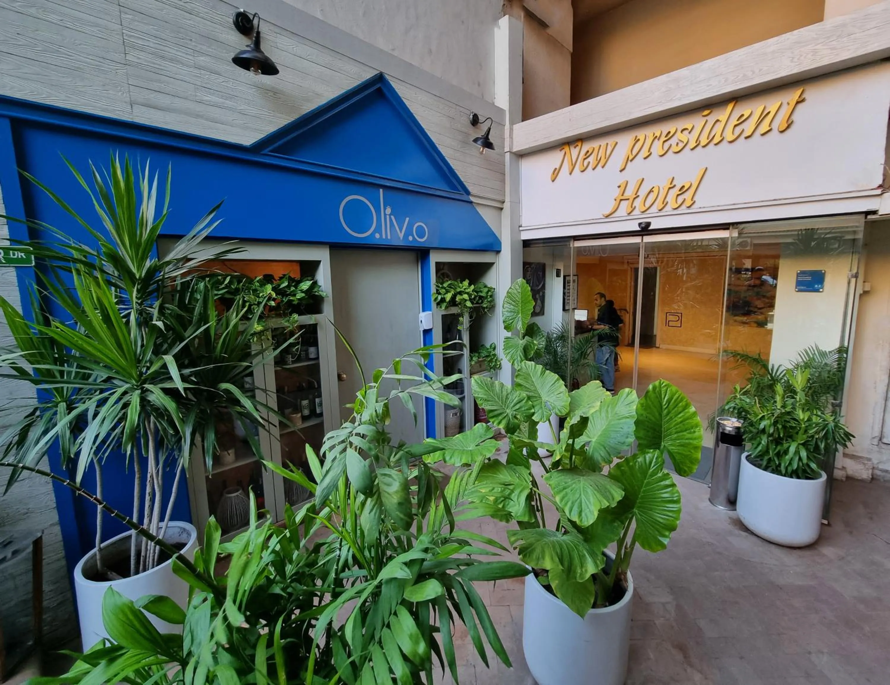 Facade/entrance in New President Hotel Cairo