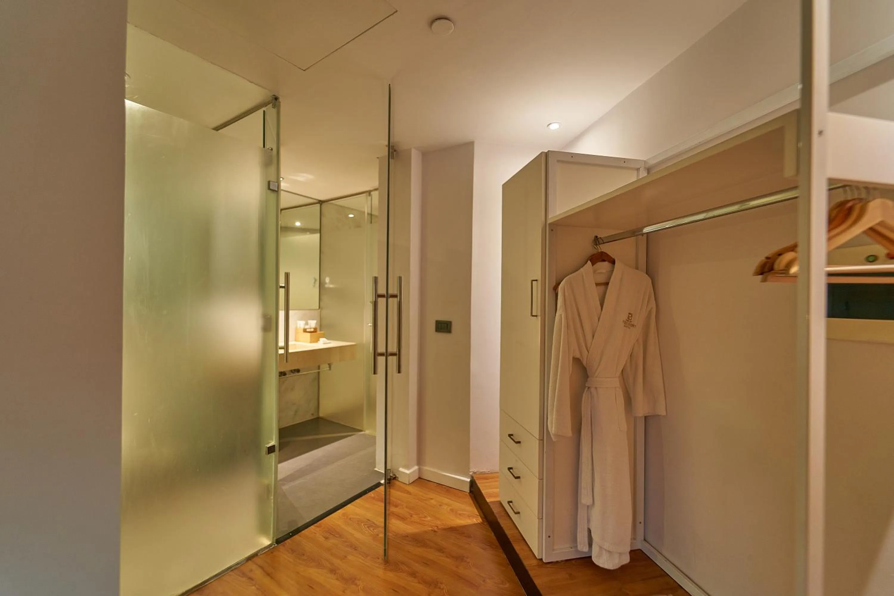 Bathroom in New President Hotel Cairo