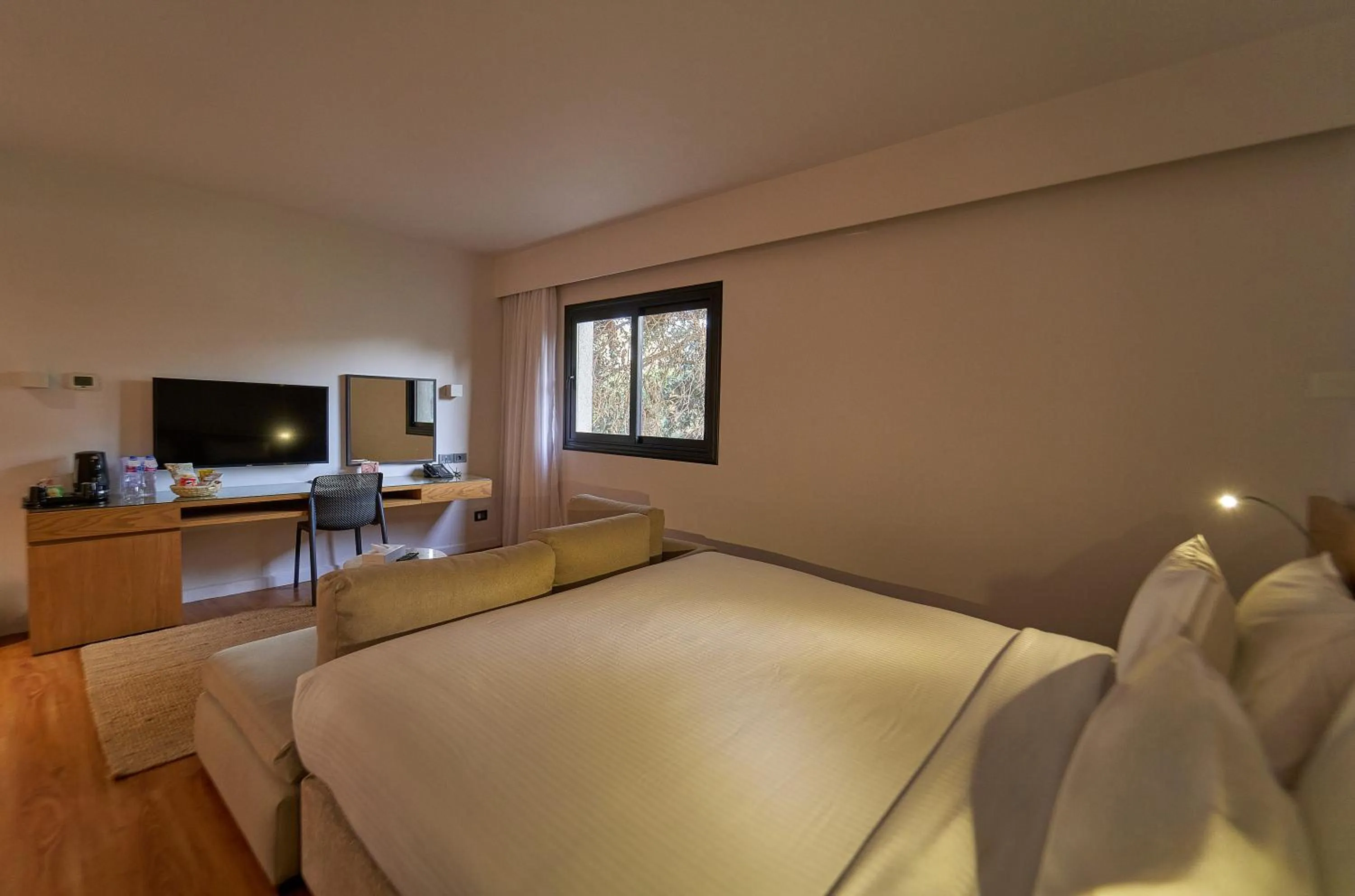 Photo of the whole room, Bed in New President Hotel Cairo