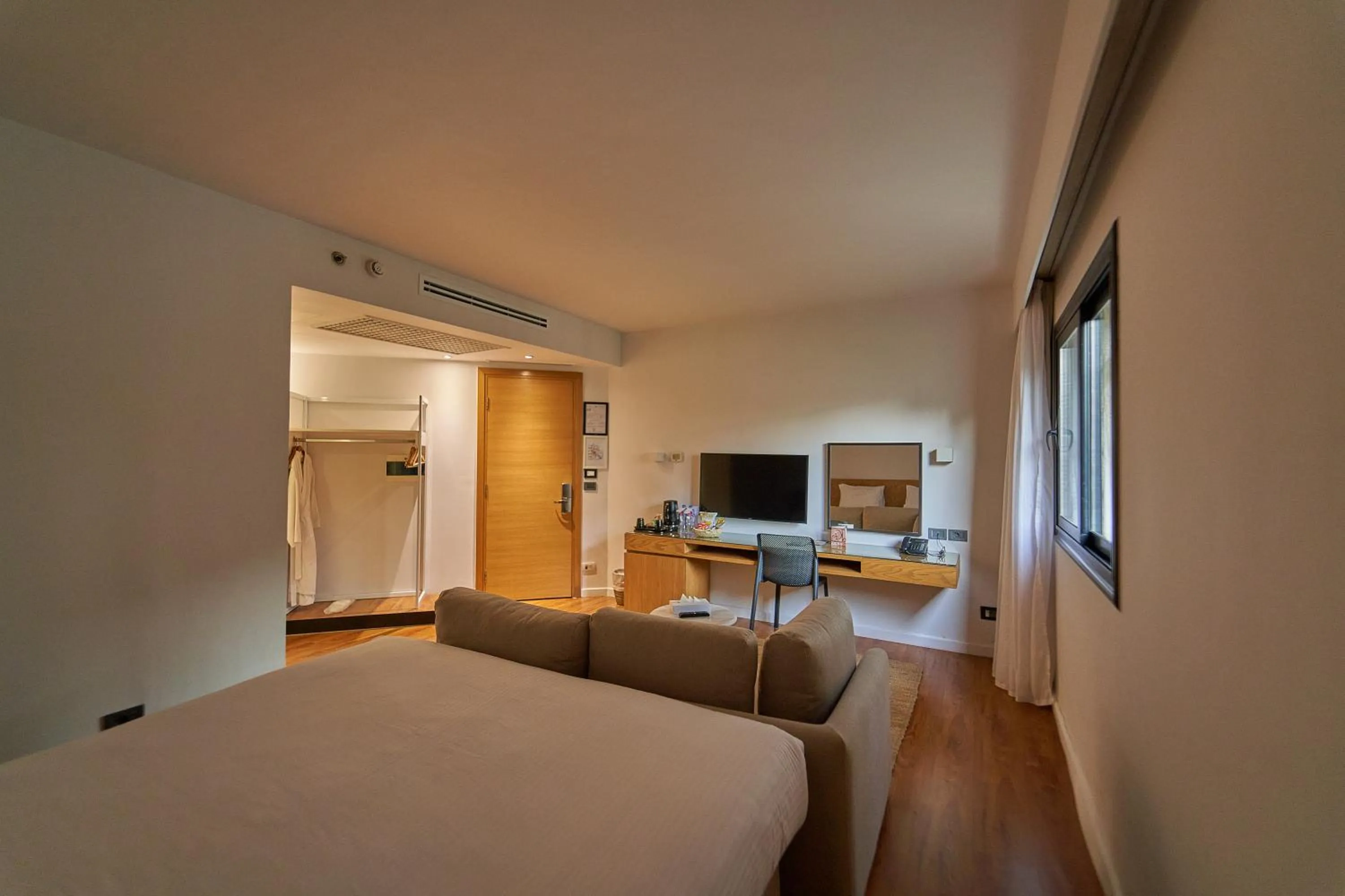 Photo of the whole room, Bed in New President Hotel Cairo