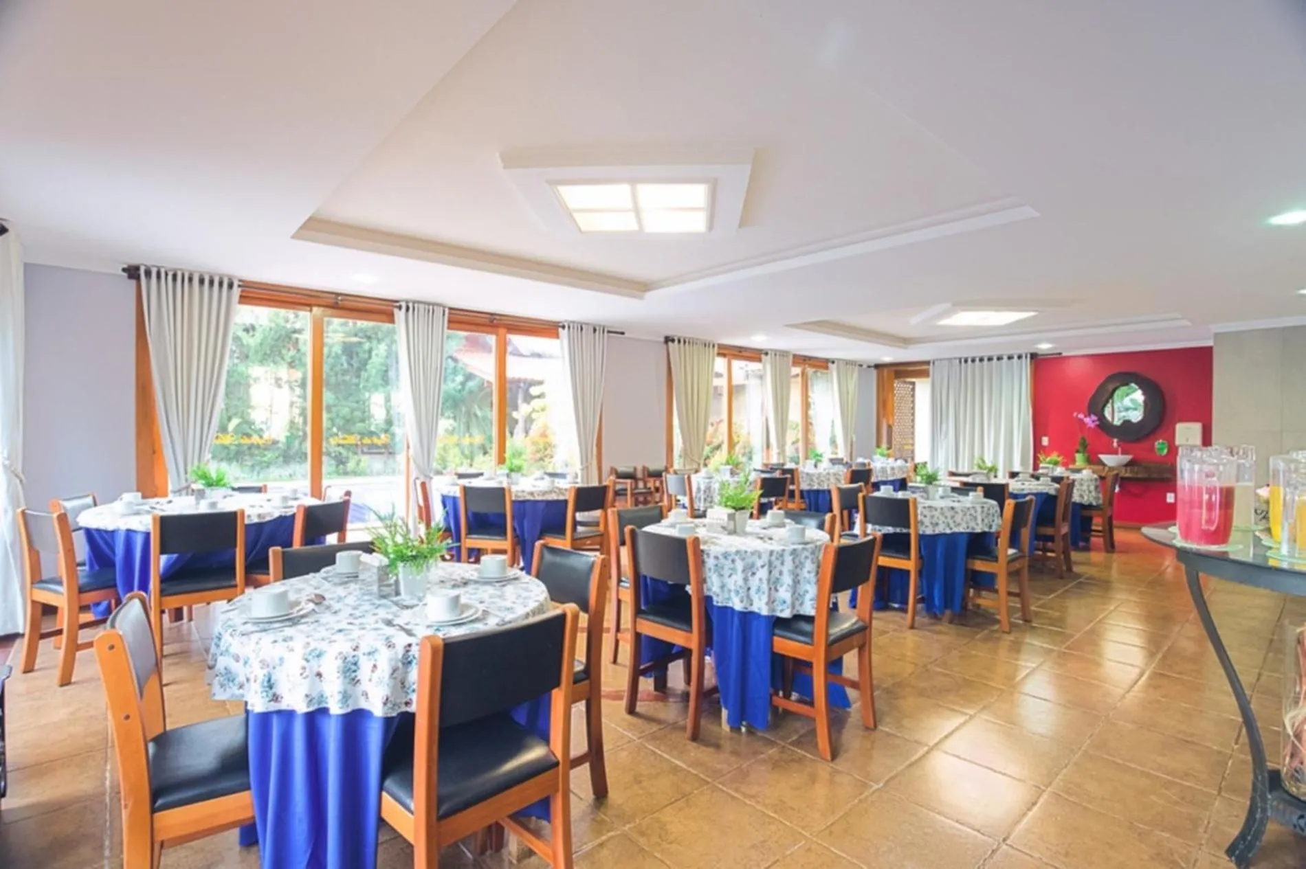 Restaurant/places to eat in Pousada Chamamé