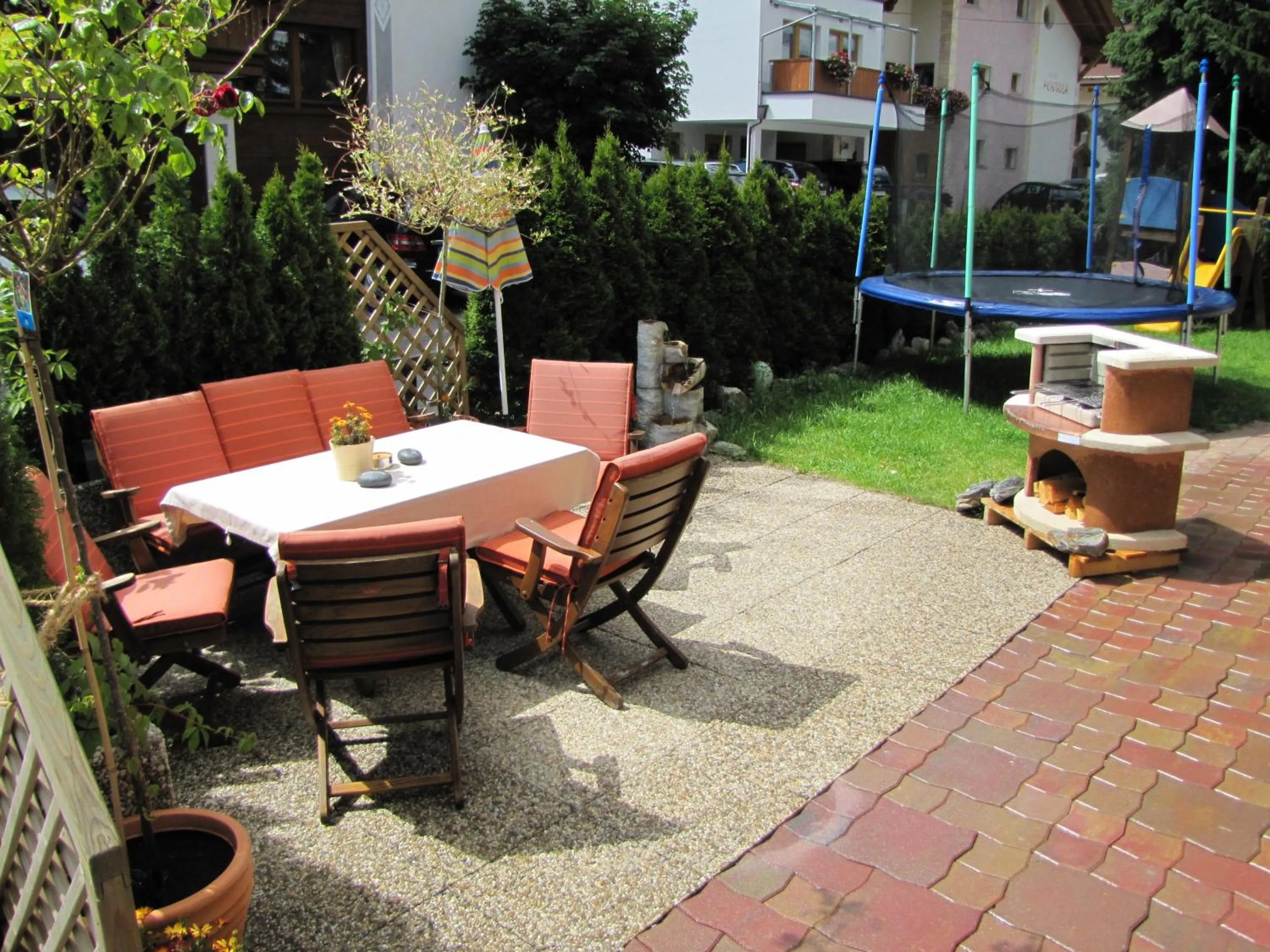 Restaurant/places to eat in Hotel Garni Lawens