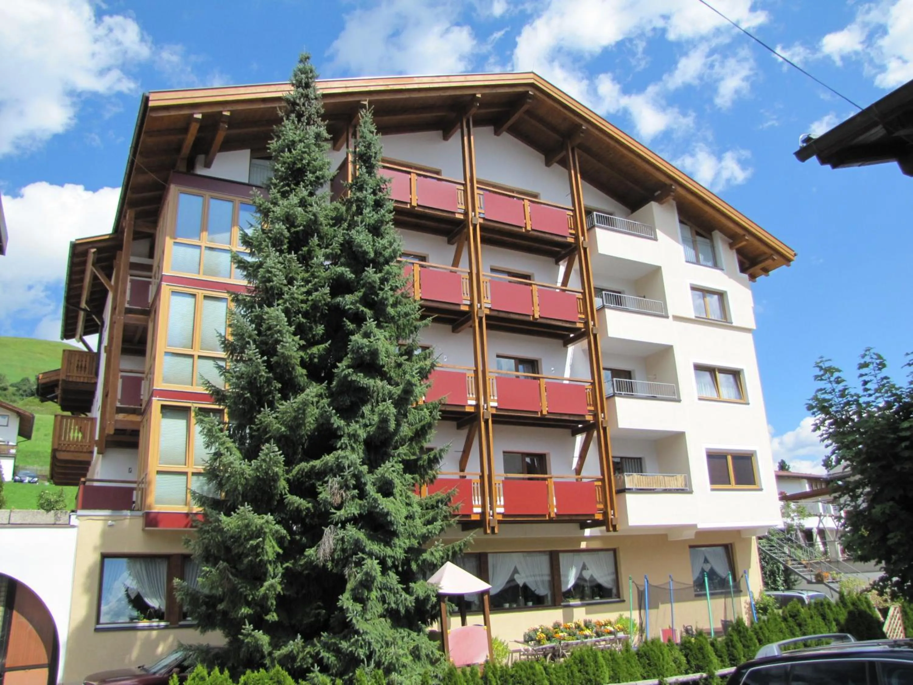 Facade/entrance in Hotel Garni Lawens