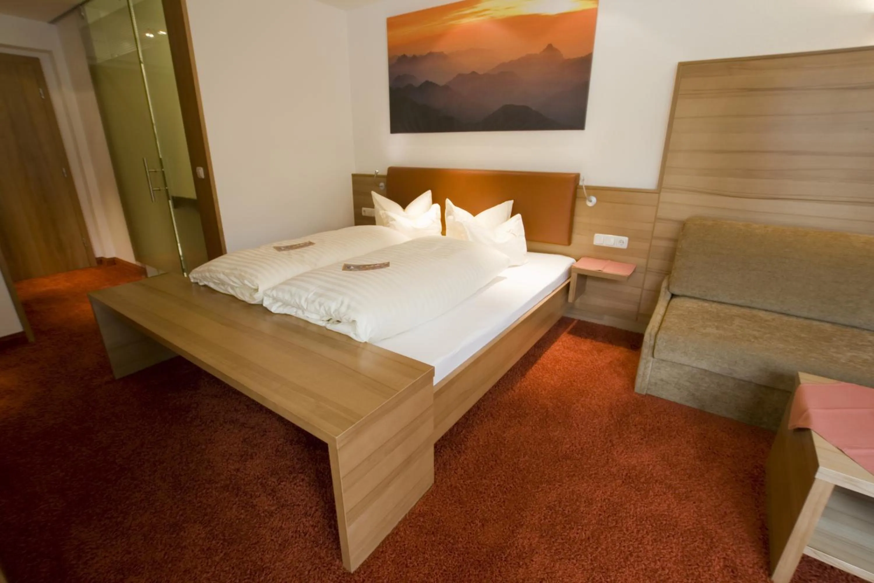 Bed in Hotel Garni Lawens