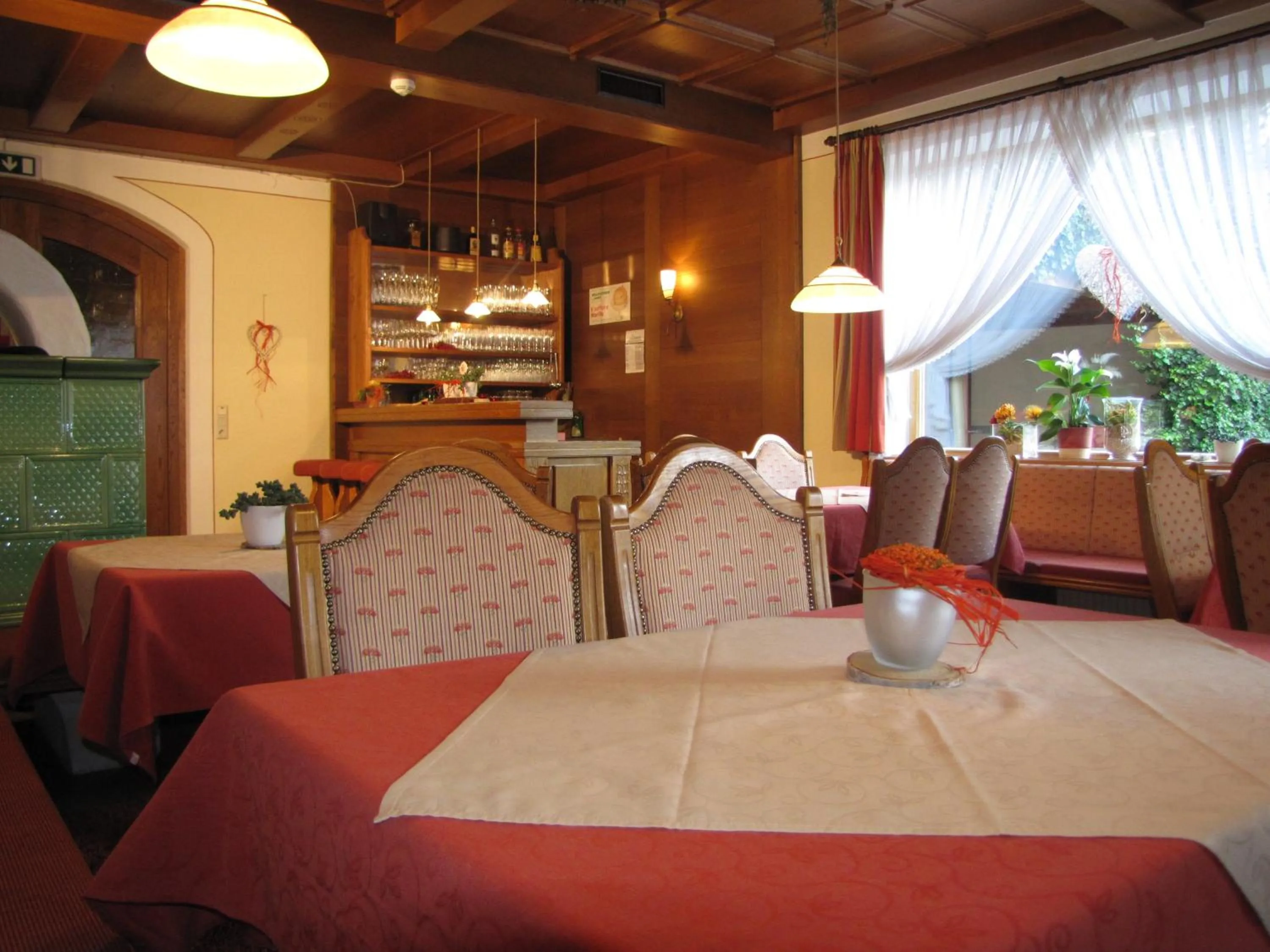 Restaurant/places to eat in Hotel Garni Lawens