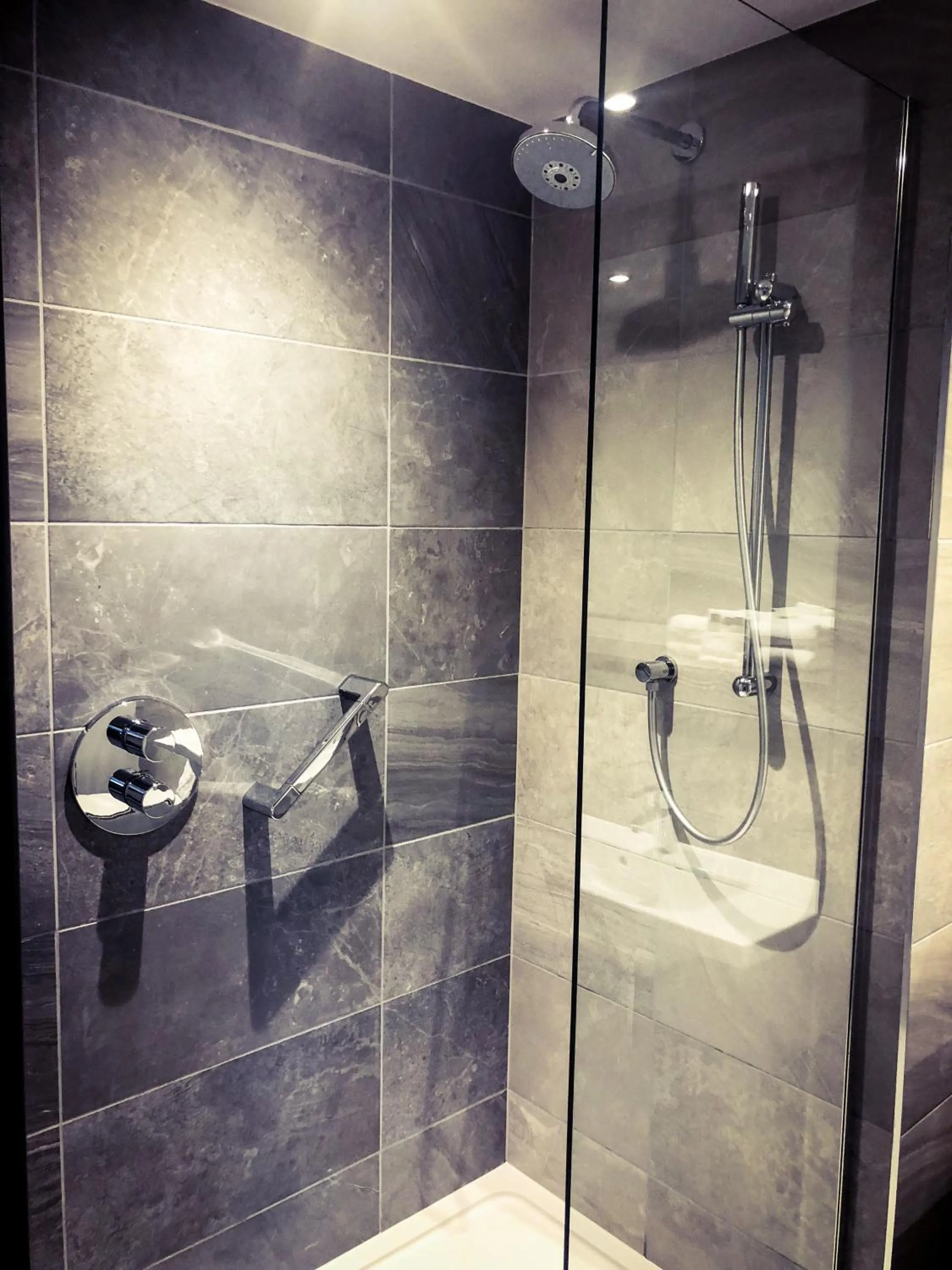 Shower in Maldron Hotel Belfast City