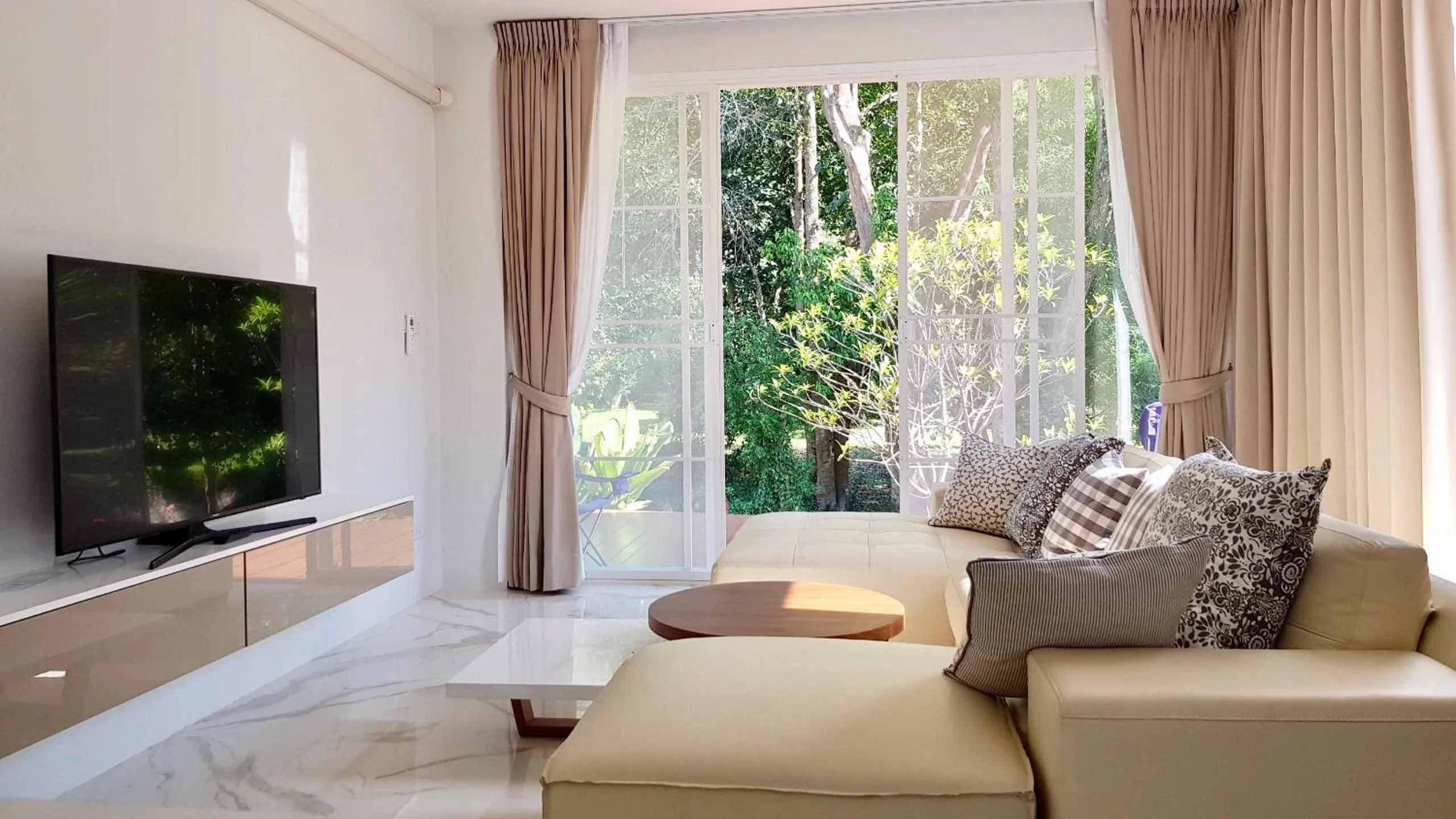 Living room in Arantarakiri Resort Khao Yai