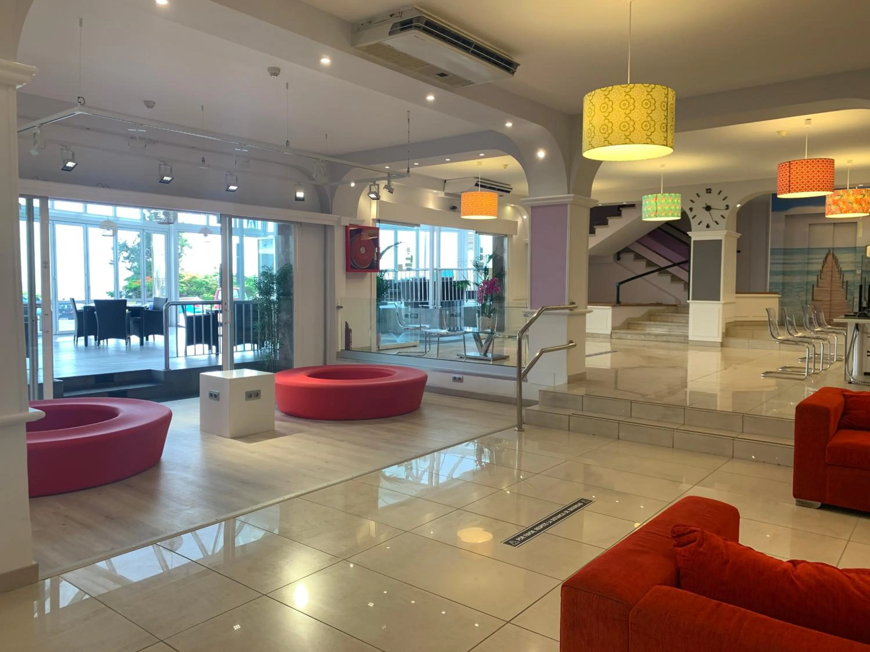 Communal lounge/ TV room in Aparthotel Los Dragos del Sur