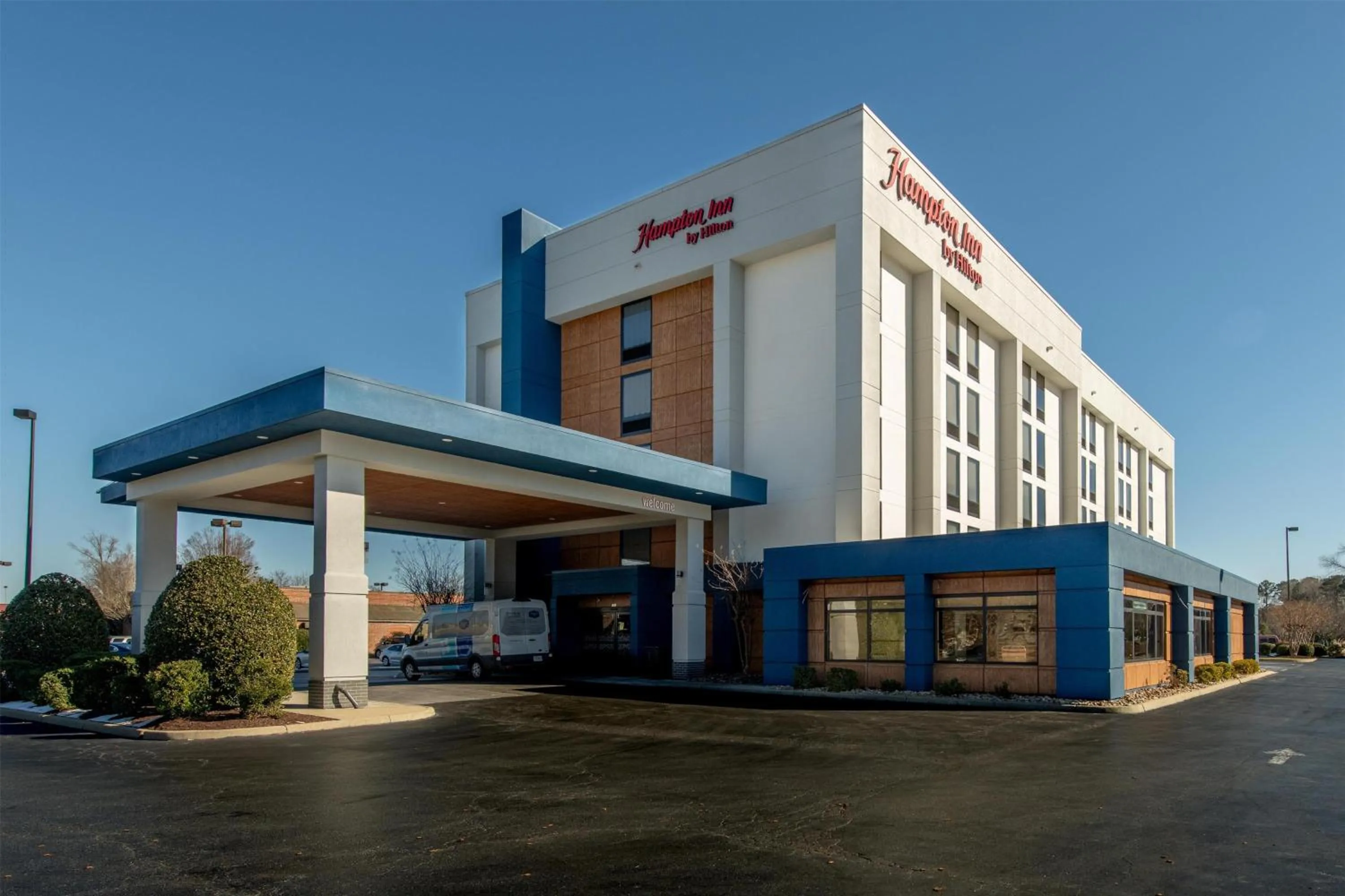 Property building in Hampton Inn Newport News-Yorktown