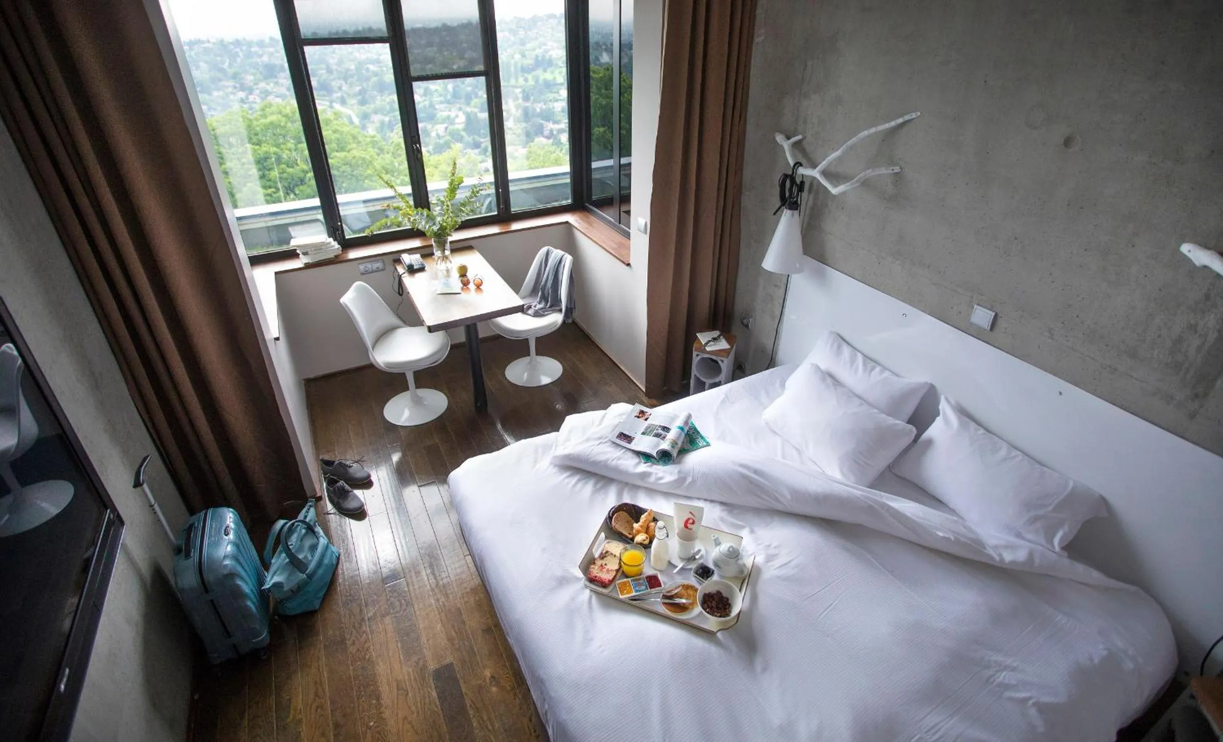 Bed in L'Ermitage Hôtel Cuisine-À-Manger