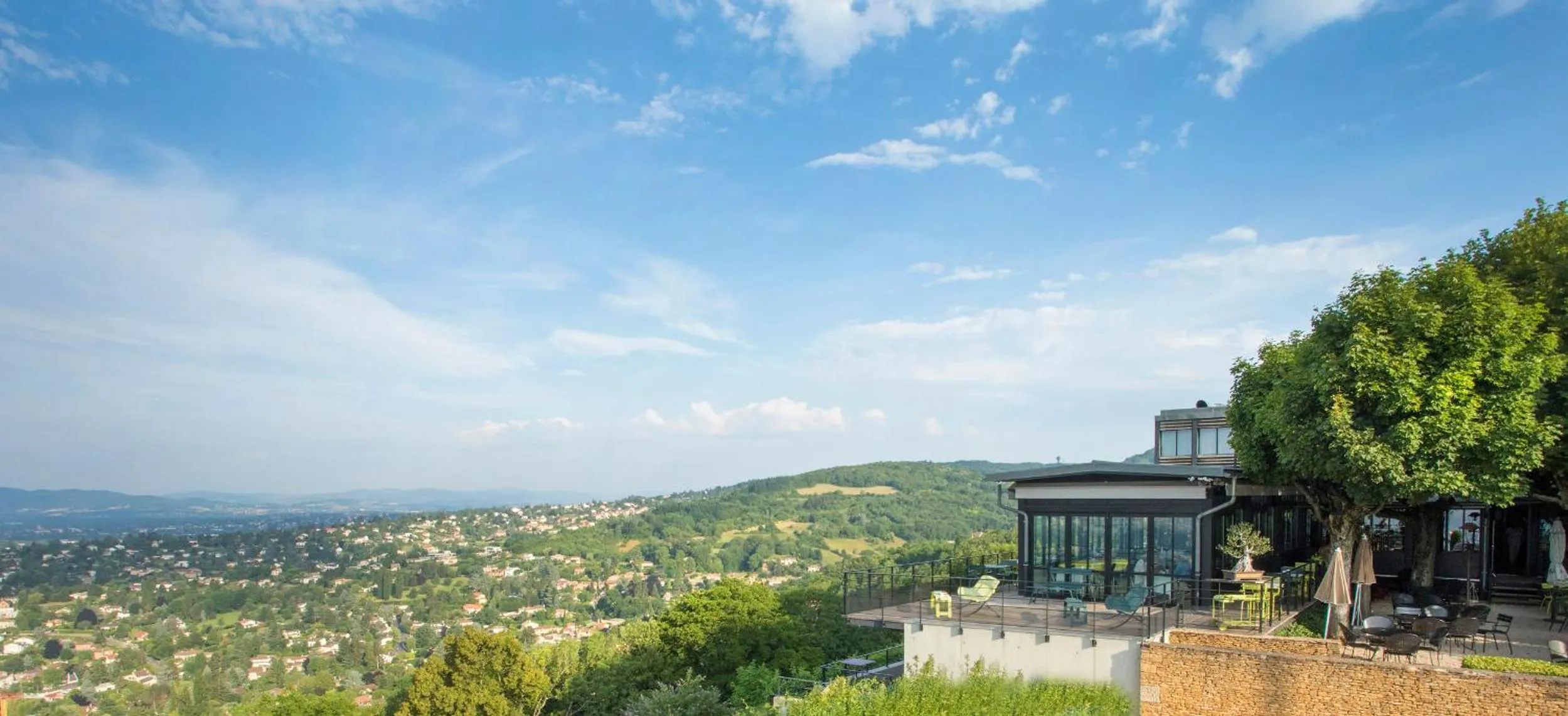 Property building in L'Ermitage Hôtel Cuisine-À-Manger