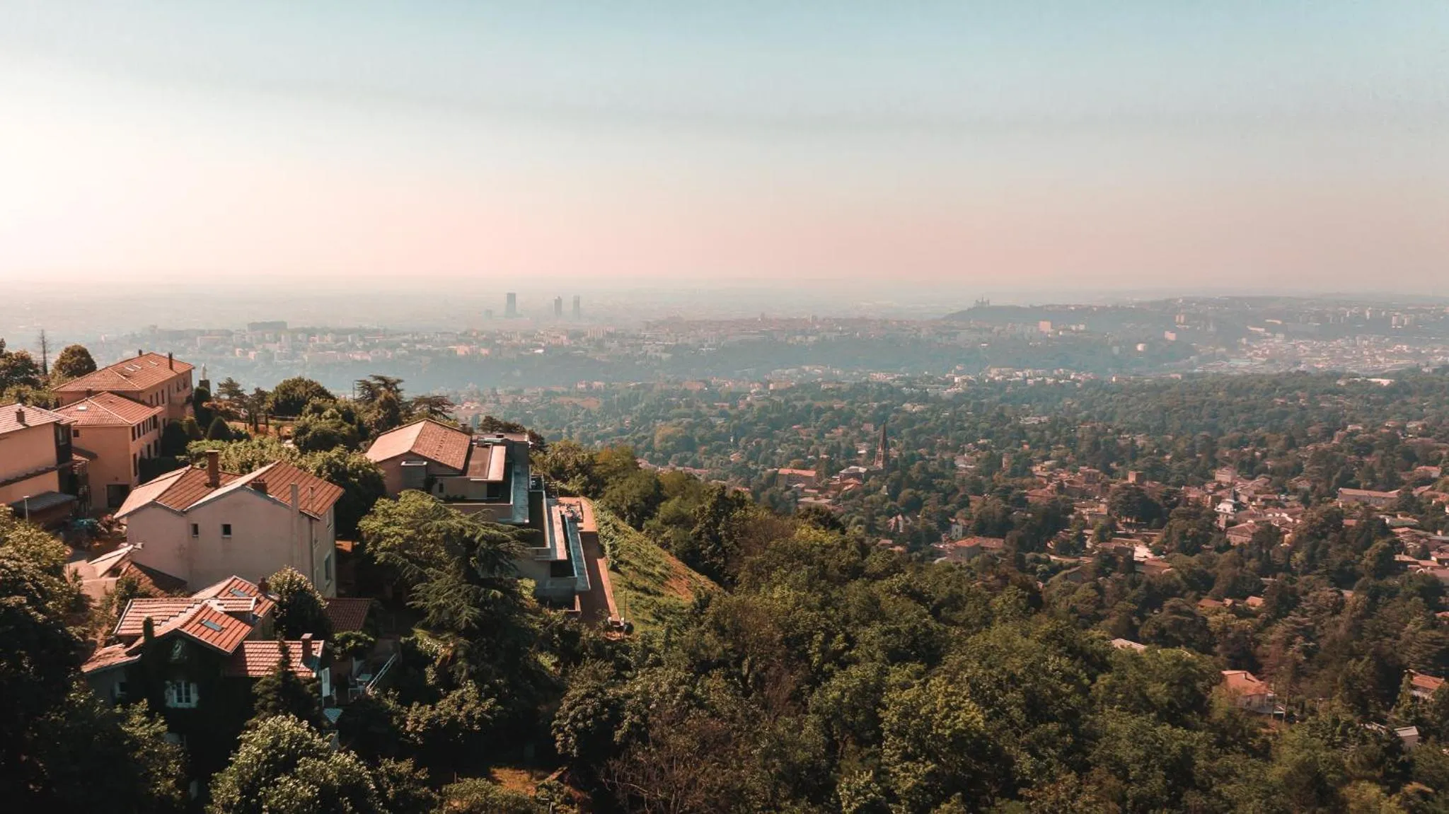 Property building in L'Ermitage Hôtel Cuisine-À-Manger