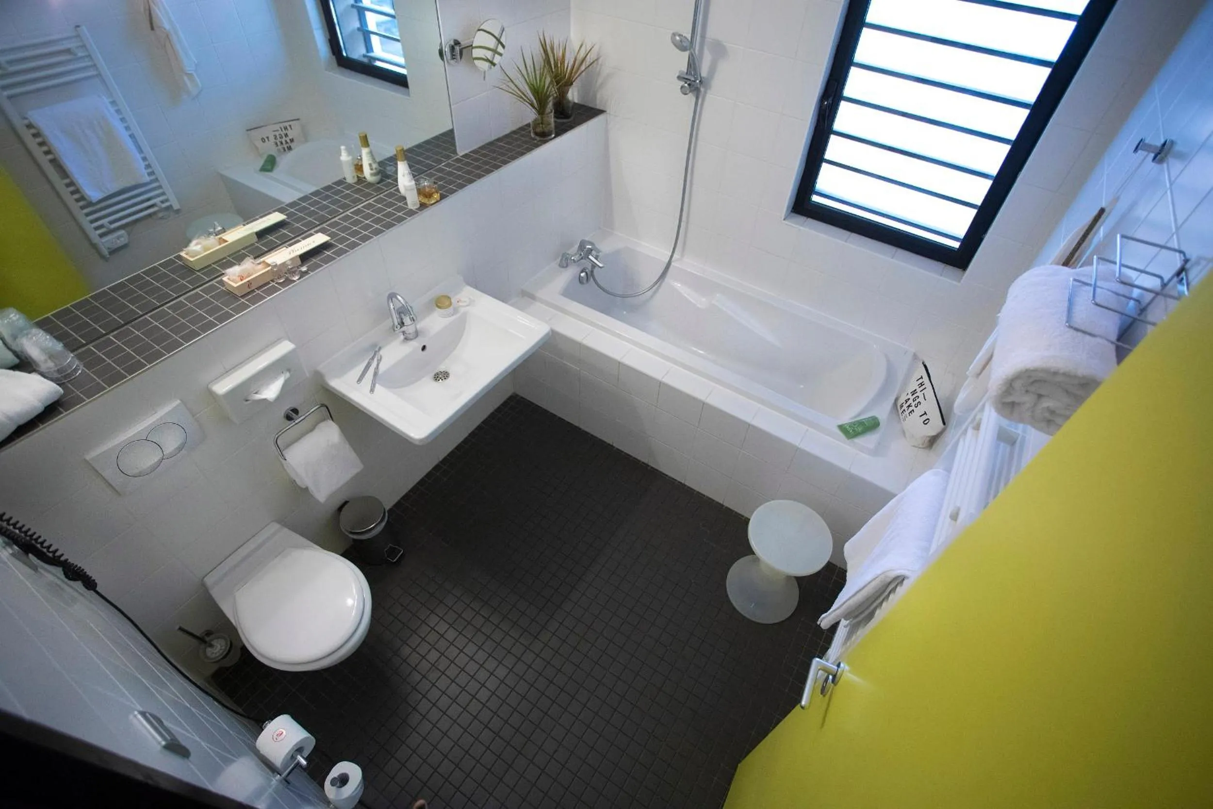 Bathroom in L'Ermitage Hôtel Cuisine-À-Manger