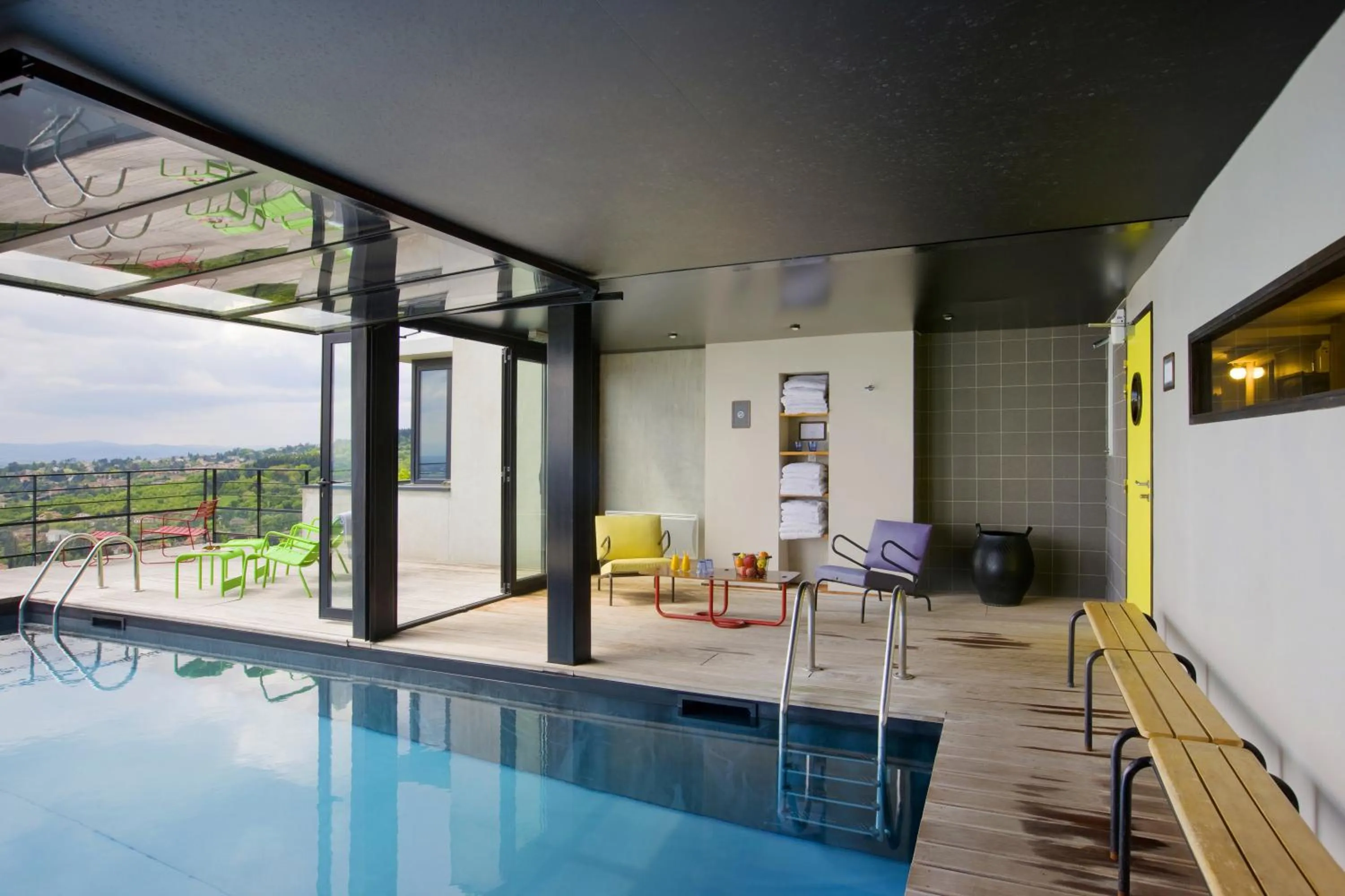 Day in L'Ermitage Hôtel Cuisine-À-Manger