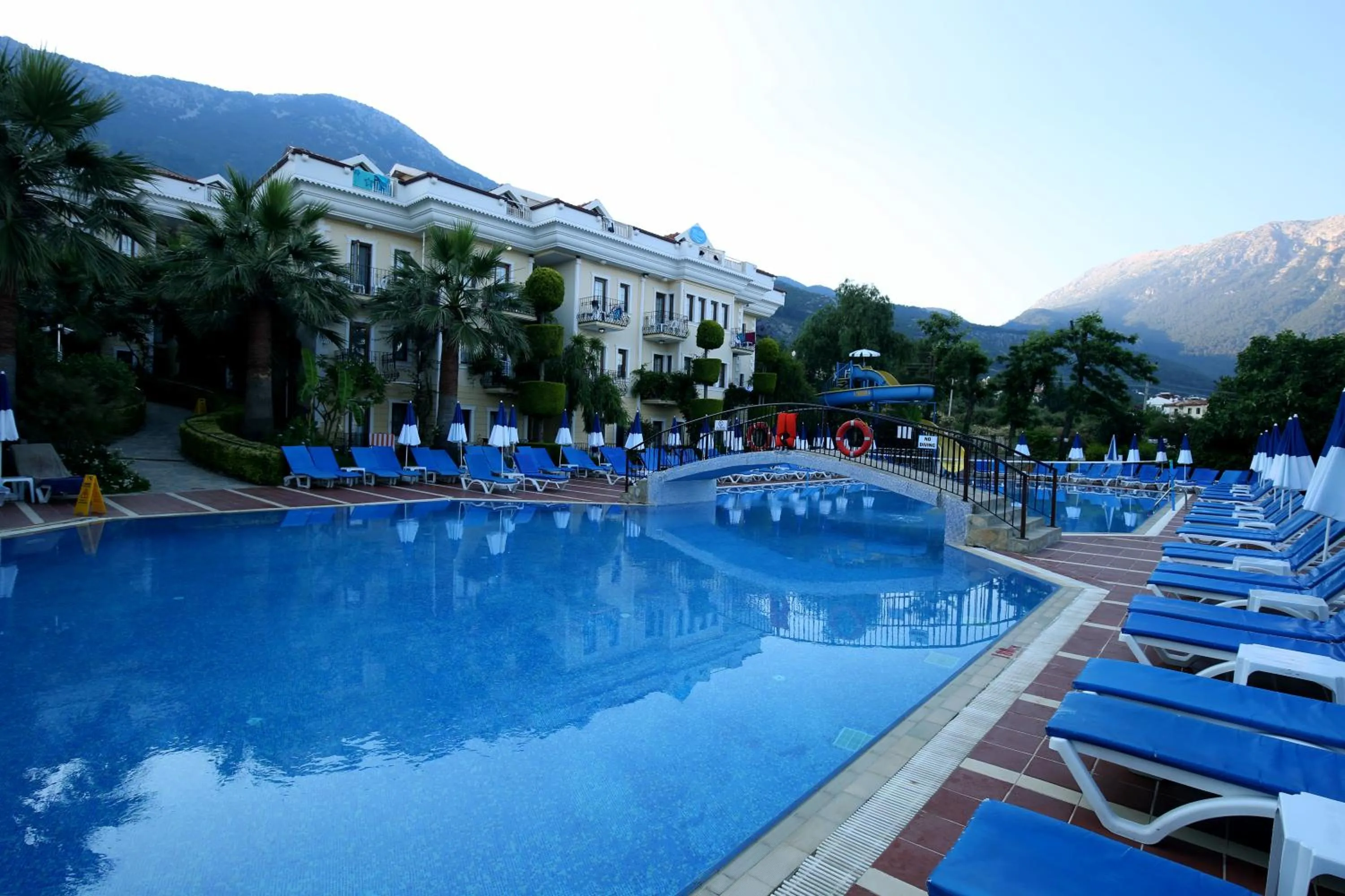 Swimming pool in Yel Holiday Resort
