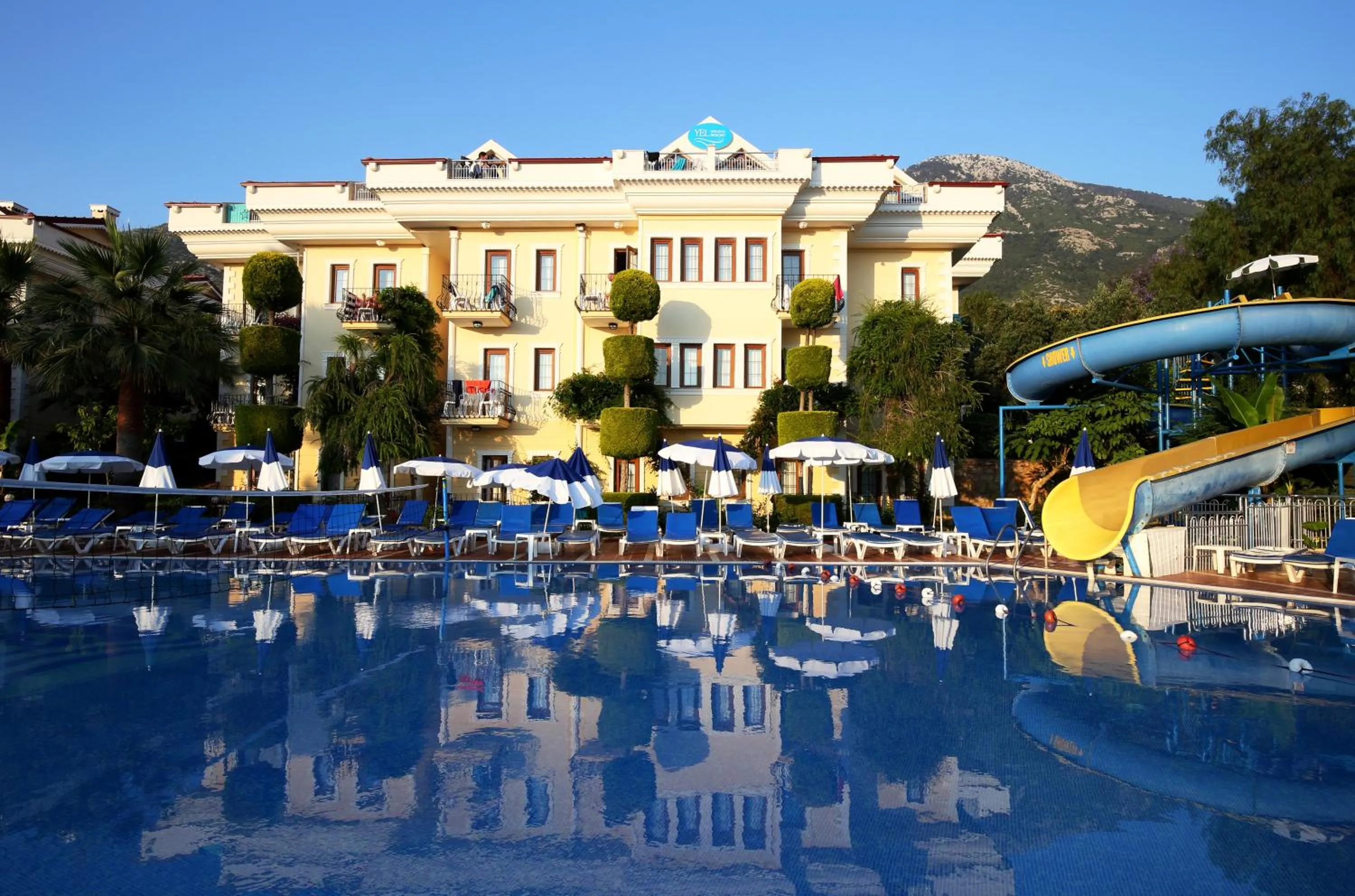 Swimming pool in Yel Holiday Resort