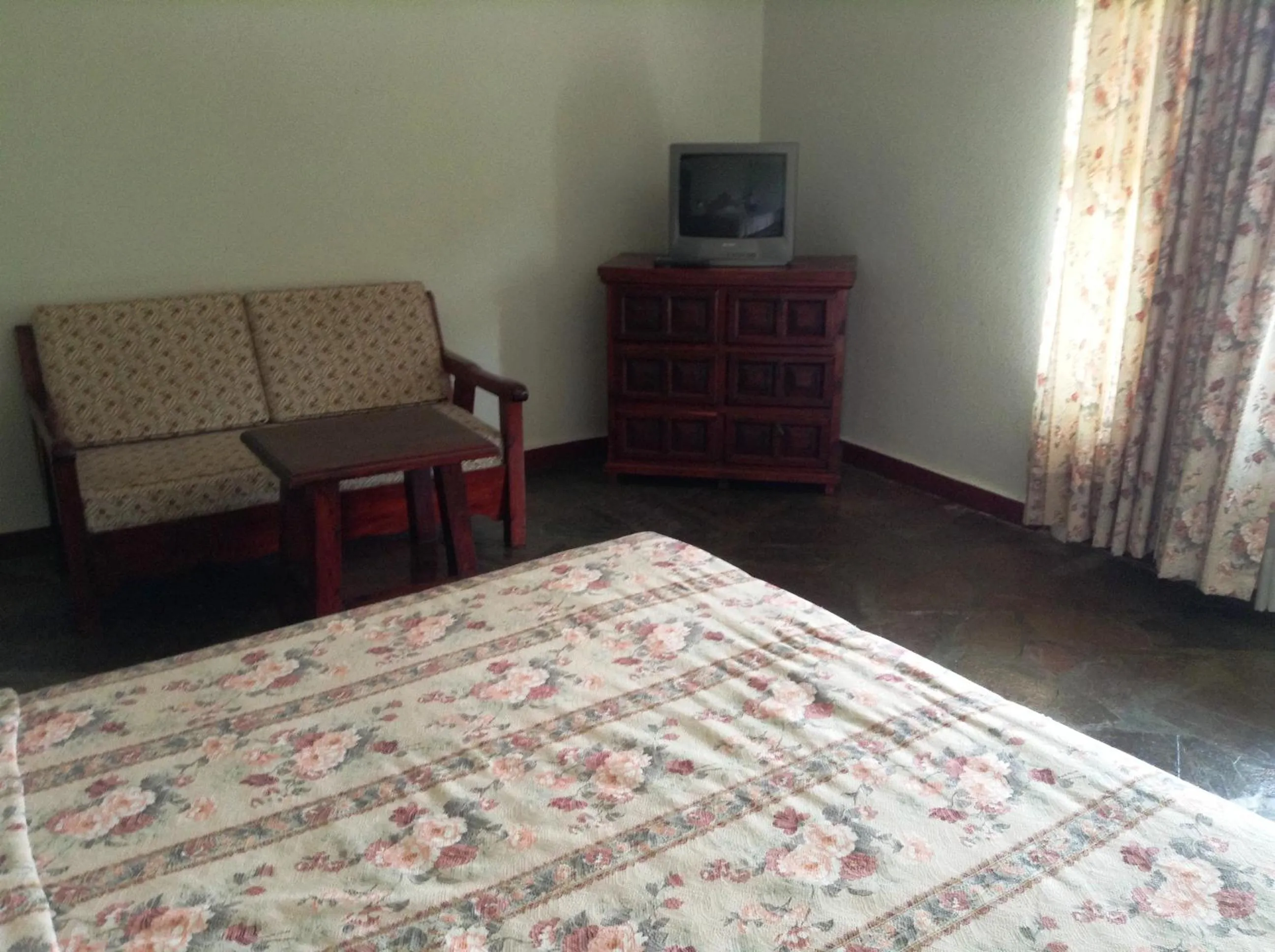 Bedroom, TV/Entertainment Center in Hotel De La Borda
