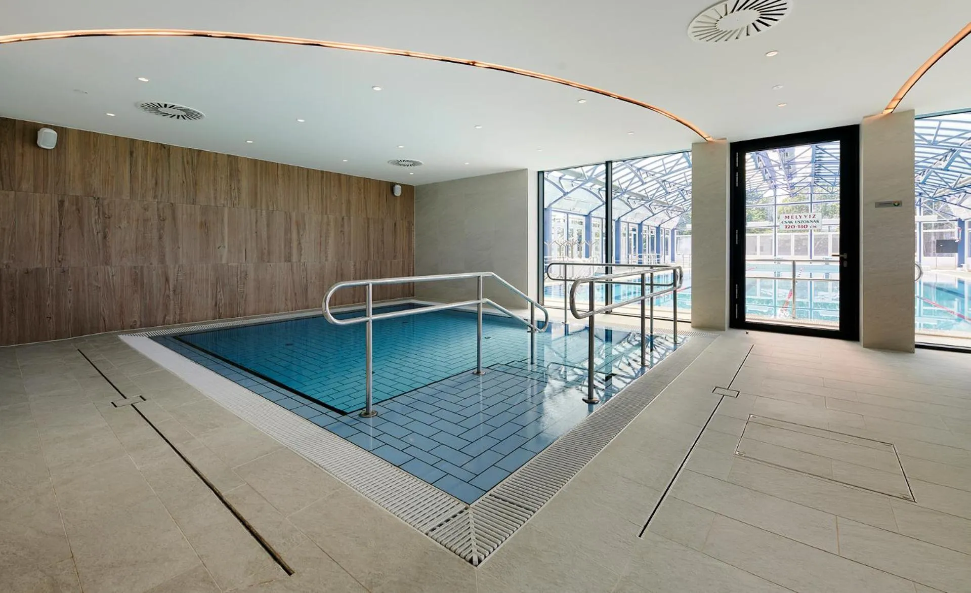 Swimming pool in Hotel OTP Balatonszemes