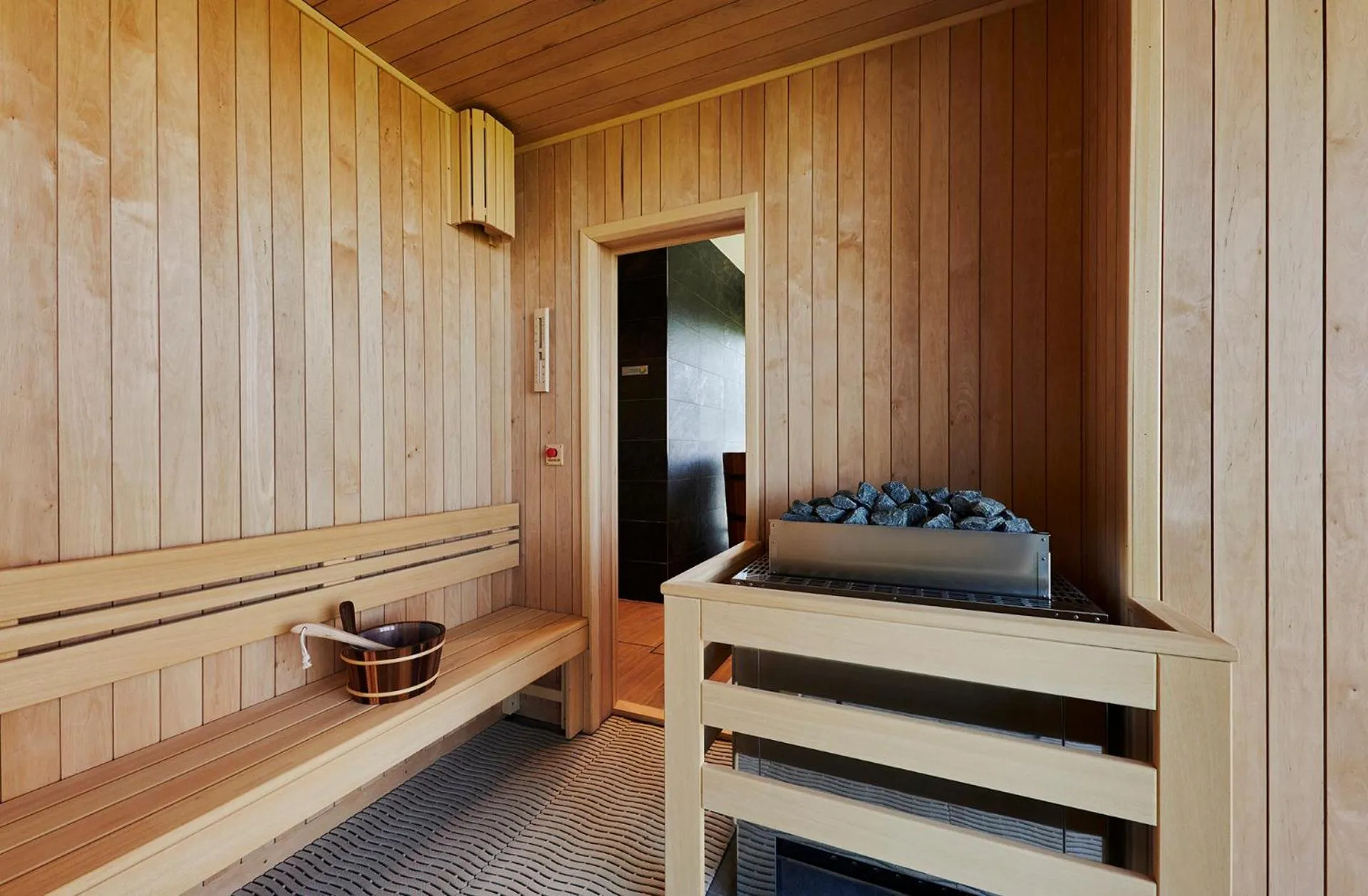 Swimming pool in Hotel OTP Balatonszemes