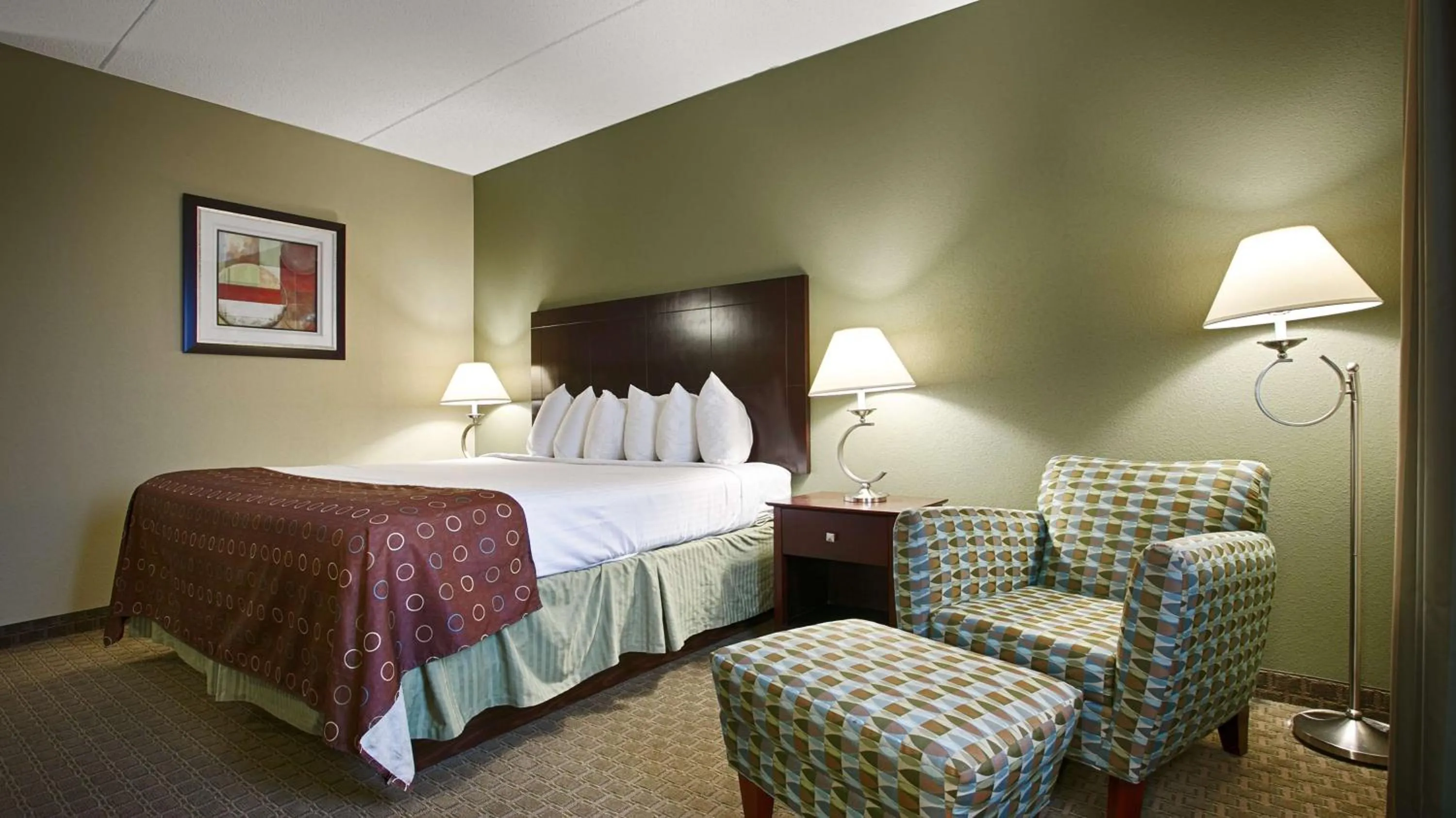 Photo of the whole room, Bed in Best Western Airport Inn & Suites Cleveland