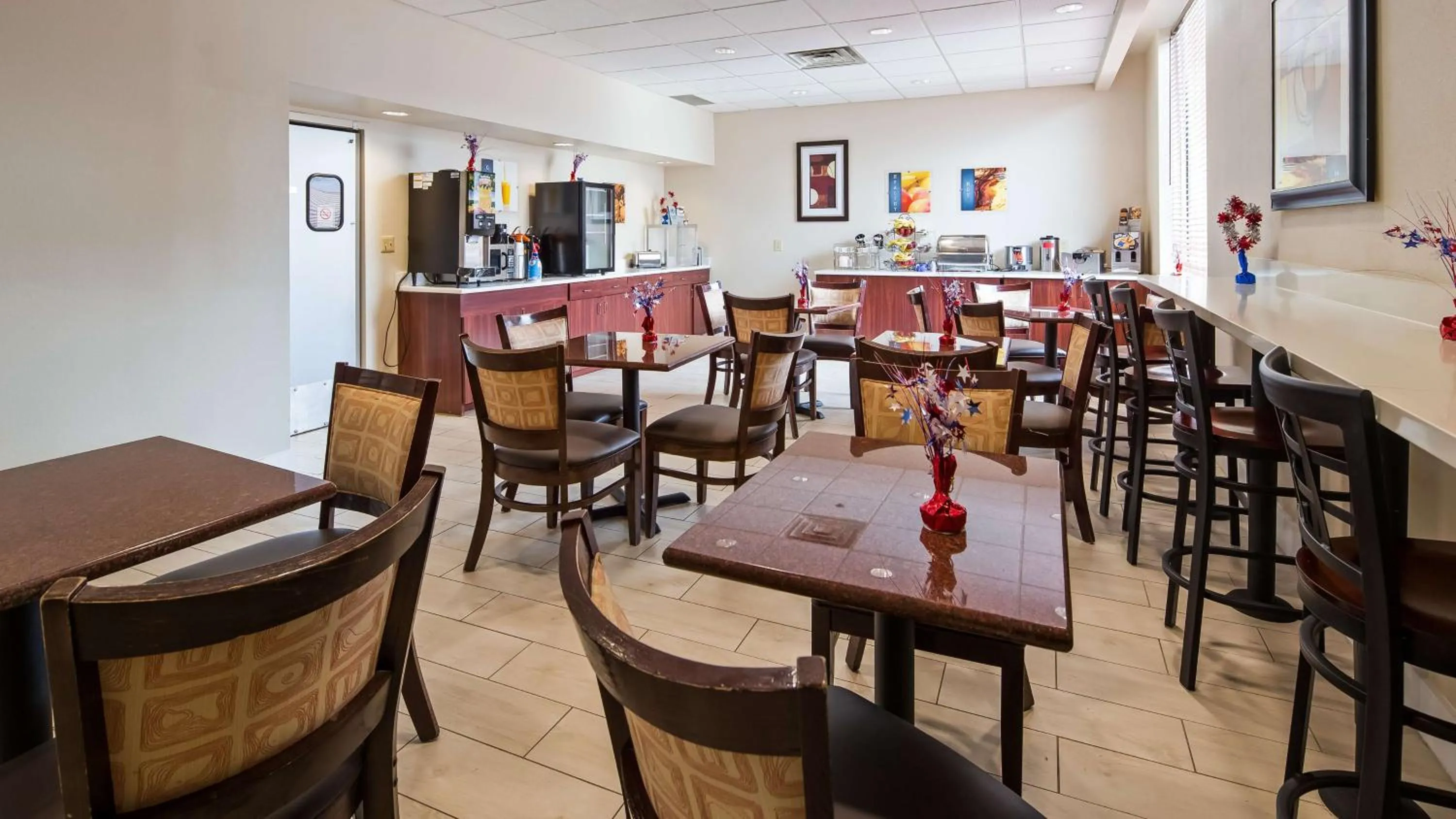 Restaurant/places to eat in Best Western Airport Inn & Suites Cleveland