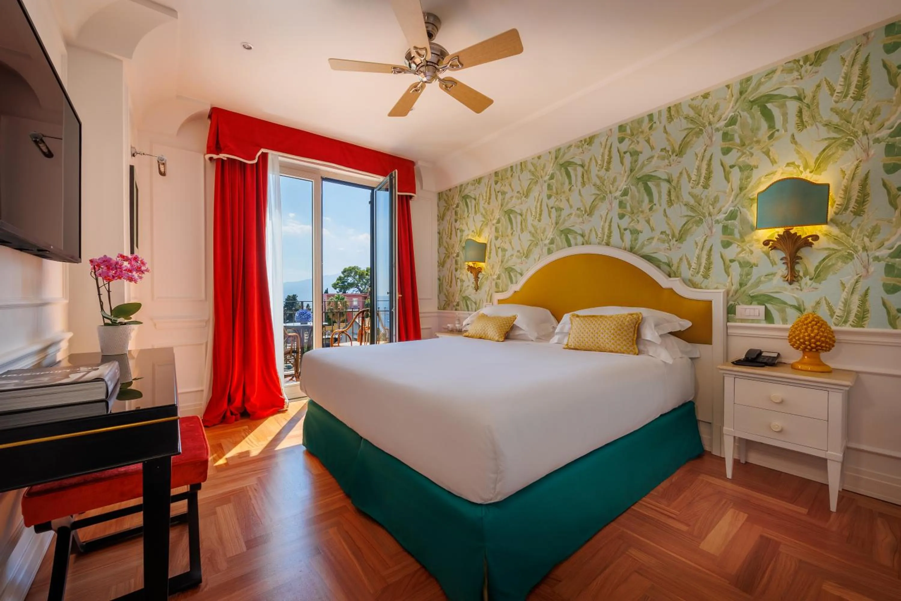 Bedroom, Bed in Grand Hotel San Pietro Taormina