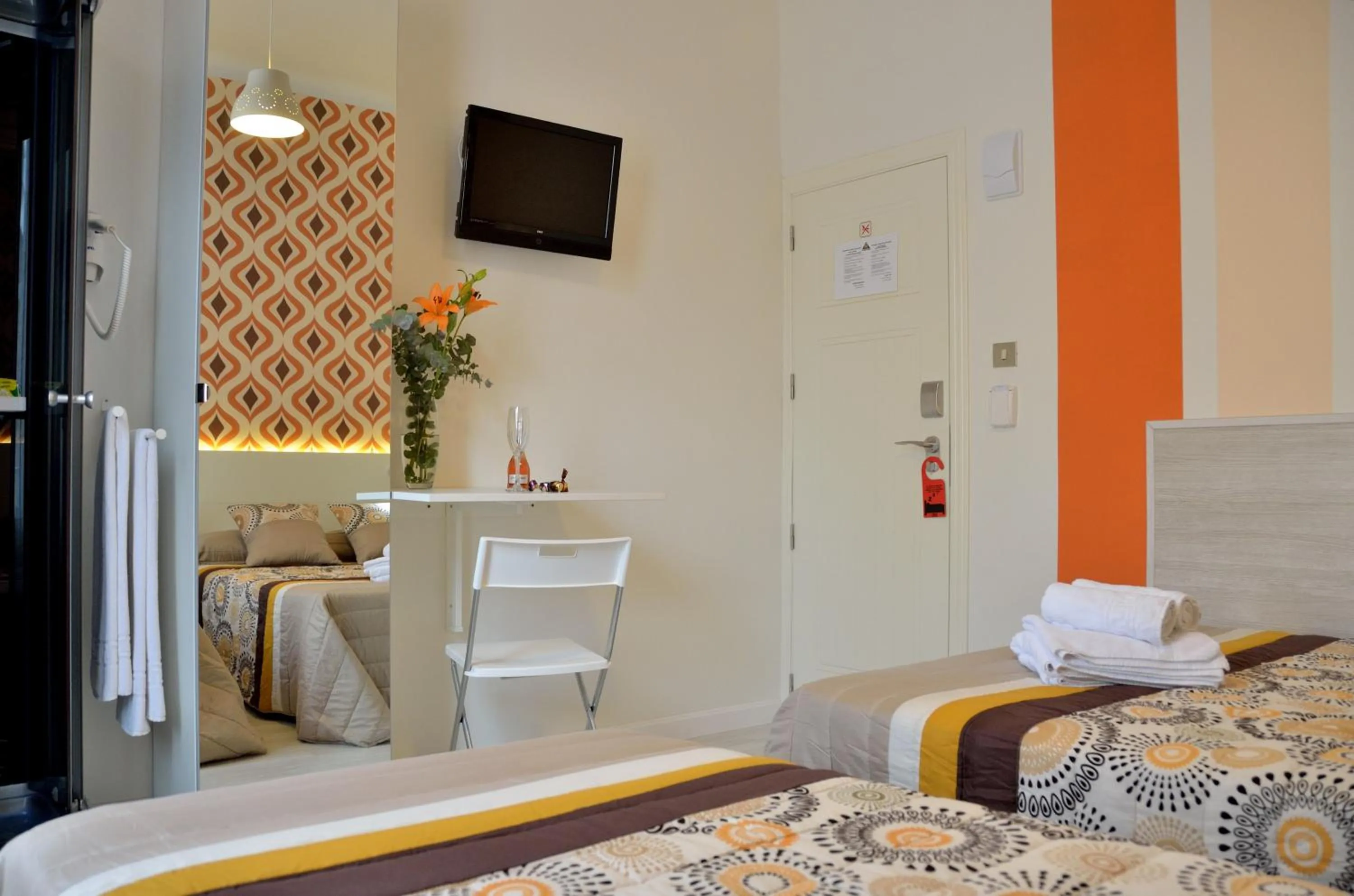 Shower in Far Home Plaza Mayor