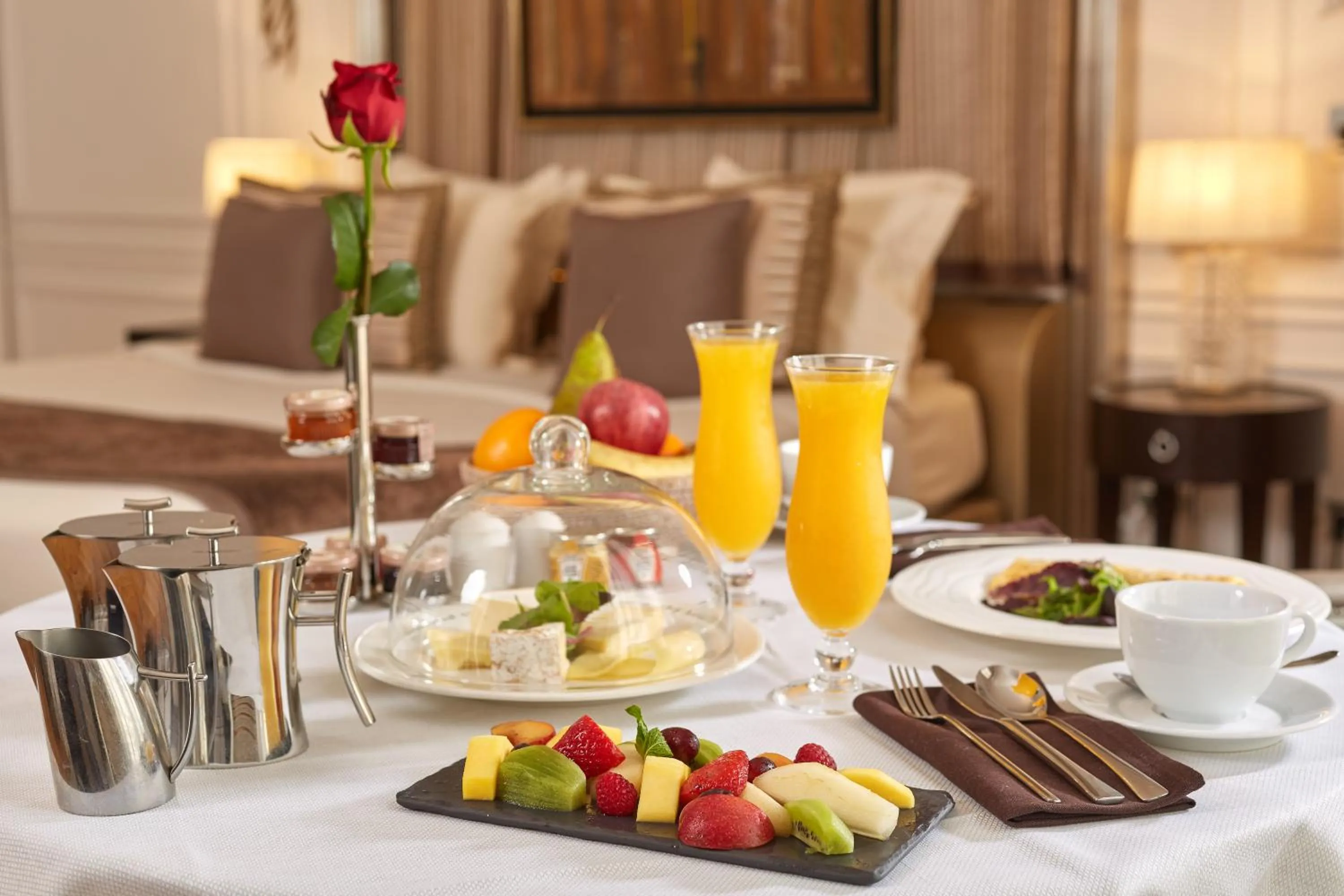 Food and drinks in Majestic Apartments Champs Elysées